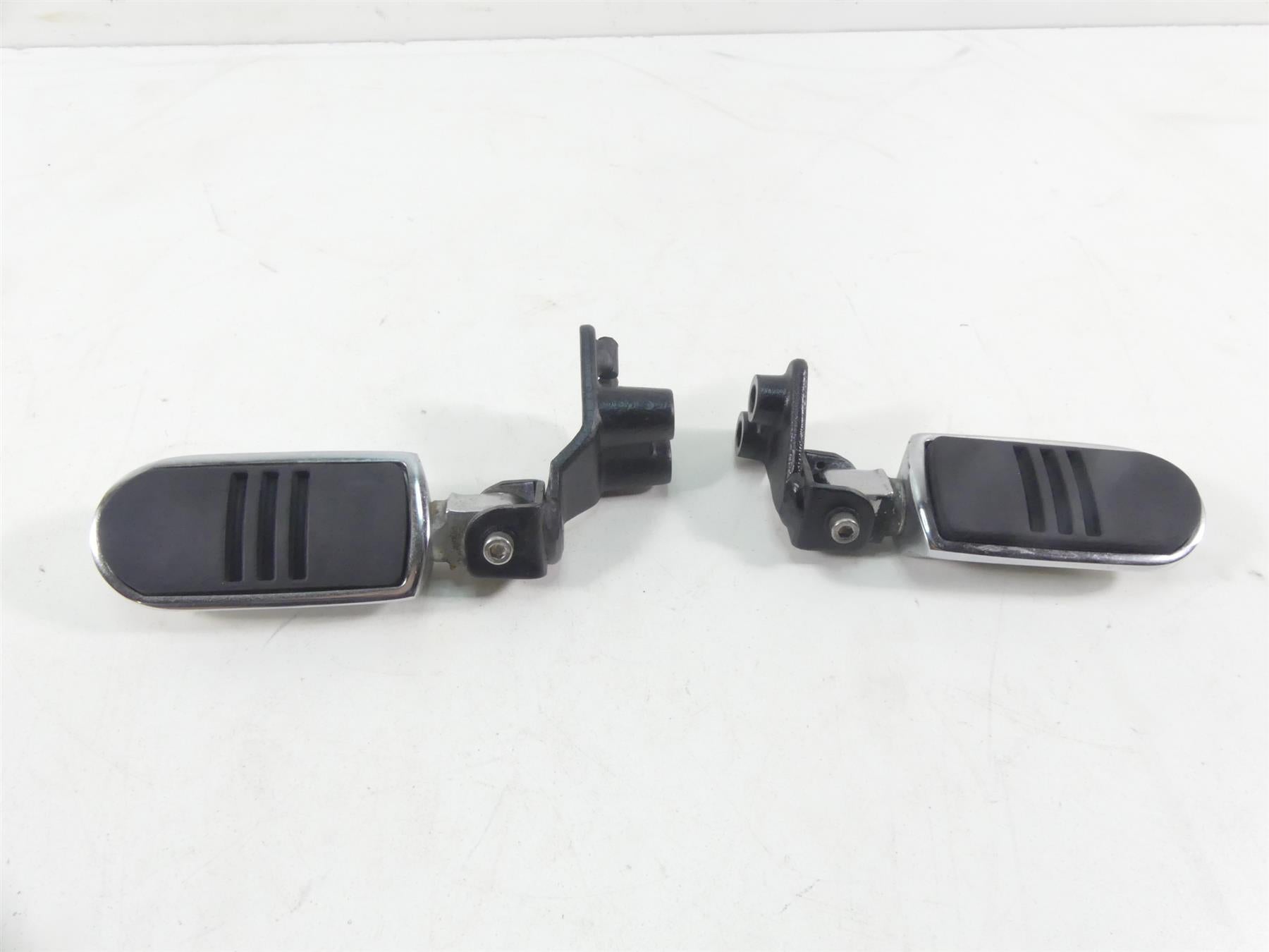 2004 Yamaha XV1700 Road Star Warrior Rear Passenger Footpeg Set 5PX-27440-10-00 | Mototech271