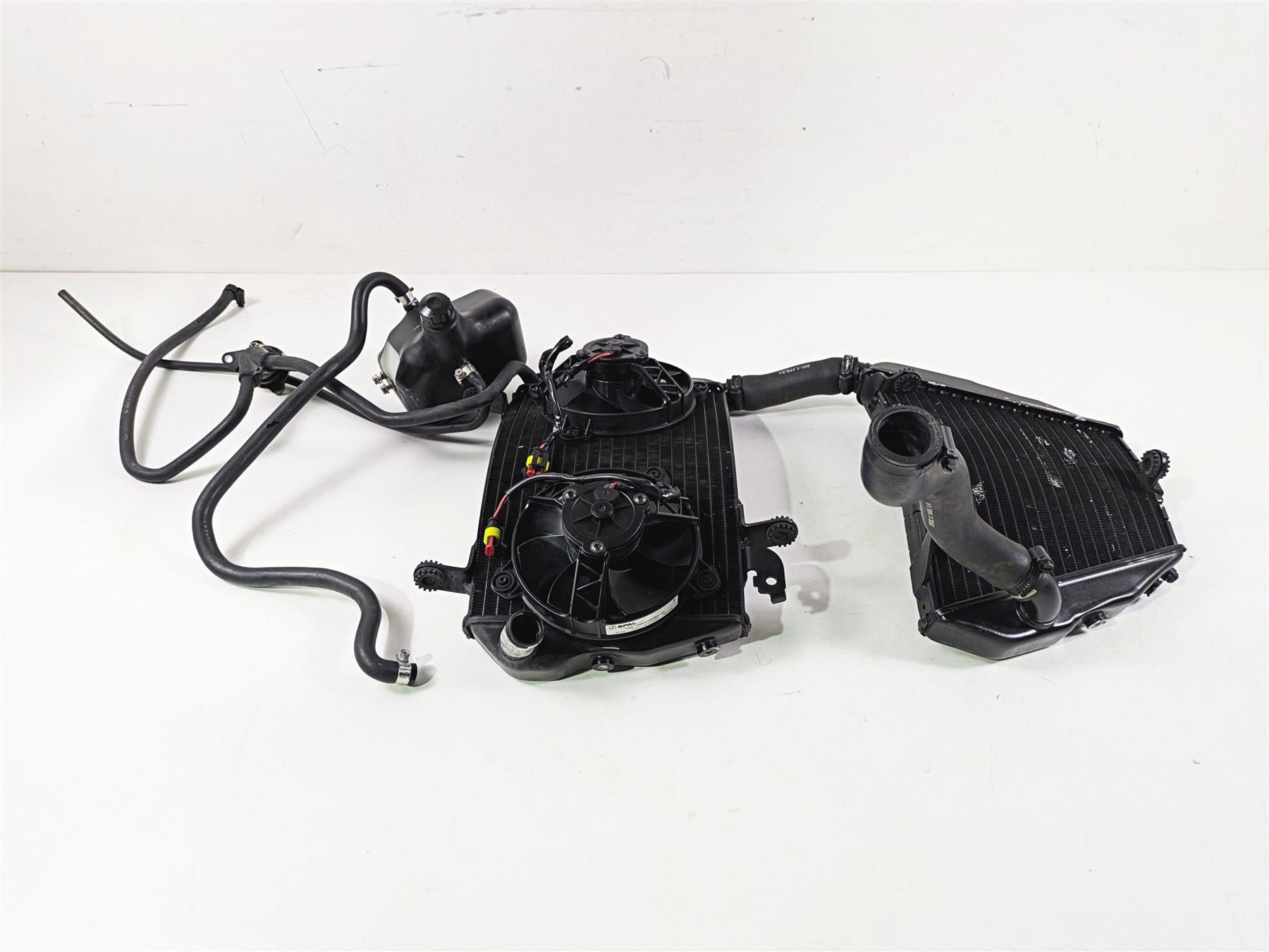 2010 Ducati Streetfighter 1098 S Upper Lower Coolant Radiator Set 54840841A {{ shop.shopifyCountryName }} - Mototech271