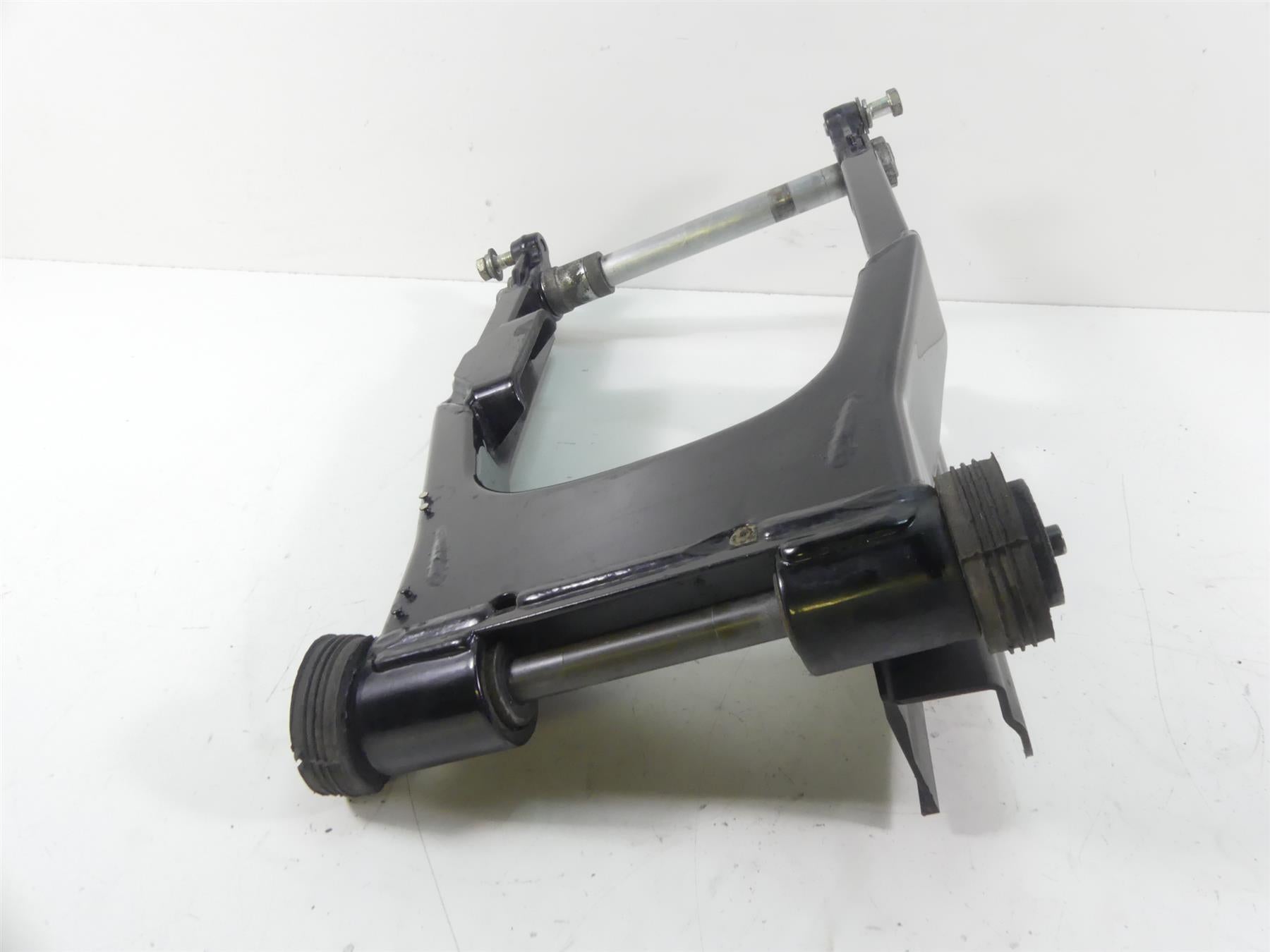 2007 Harley Touring FLHTCU SE CVO Electra Glide Swingarm + 1" Axle 47549-02A {{ shop.shopifyCountryName }} - Mototech271