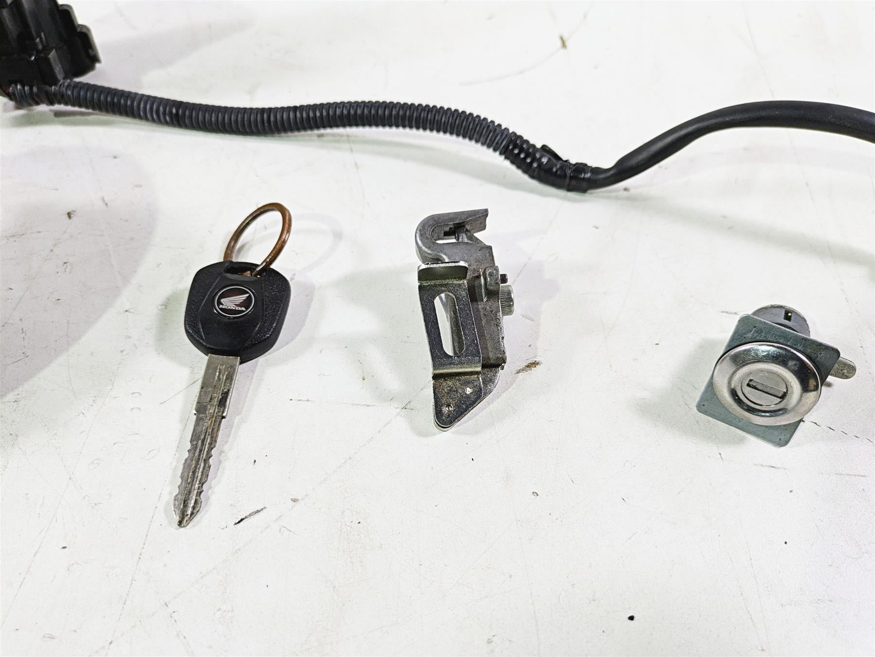 2008 Honda CBR1000RR SC59 Ignition Switch Key Lock Tank Cap Set 35010-MFL-670 {{ shop.shopifyCountryName }} - Mototech271
