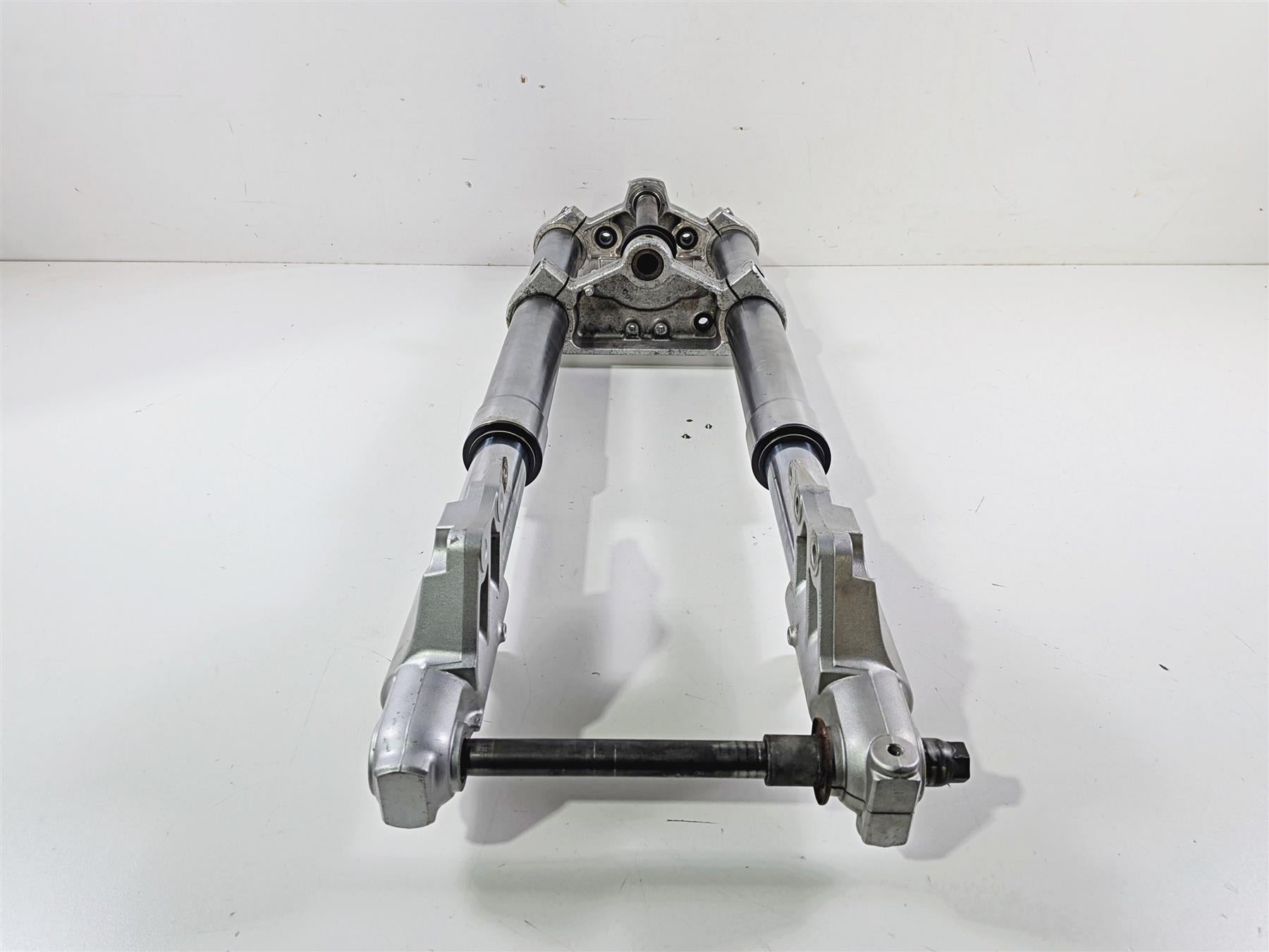 2001 Suzuki VZ800 Marauder Front Fork Triple Tree Set 51110-48E10 51120-48E10 {{ shop.shopifyCountryName }} - Mototech271