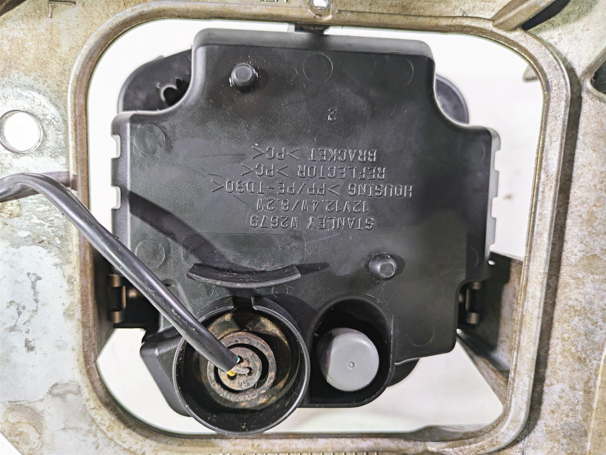 2022 Yamaha YXZ1000 R Left Headlight Mount & One Lamp 2UD-84300-00-00 {{ shop.shopifyCountryName }} - Mototech271