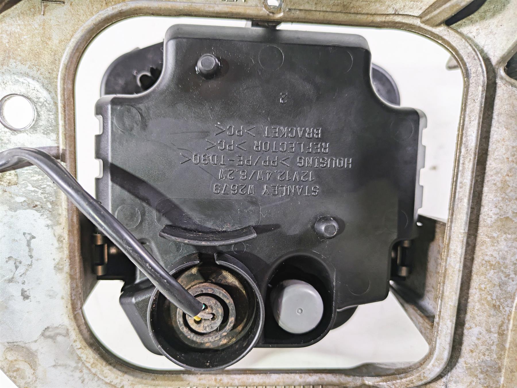 2022 Yamaha YXZ1000 R Left Headlight Mount & One Lamp 2UD-84300-00-00 {{ shop.shopifyCountryName }} - Mototech271