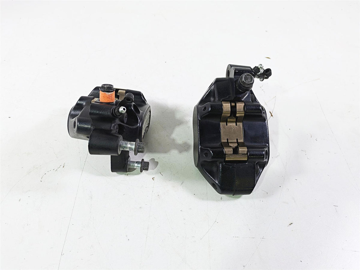 2018 Harley Softail FXFBS Fat Bob Front Brake Caliper Set 41300095 41300205 {{ shop.shopifyCountryName }} - Mototech271