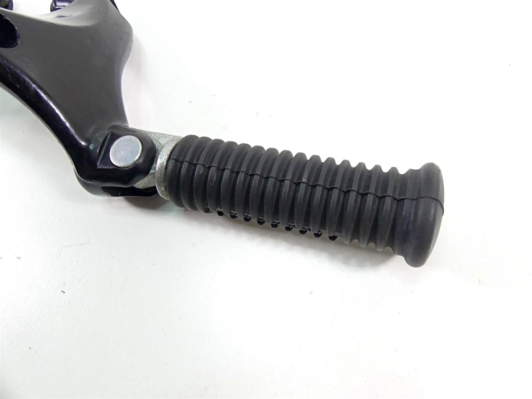 2005 Harley Sportster XL1200 C Rear Passenger Foot Peg Set 49314-04 49315-04 {{ shop.shopifyCountryName }} - Mototech271