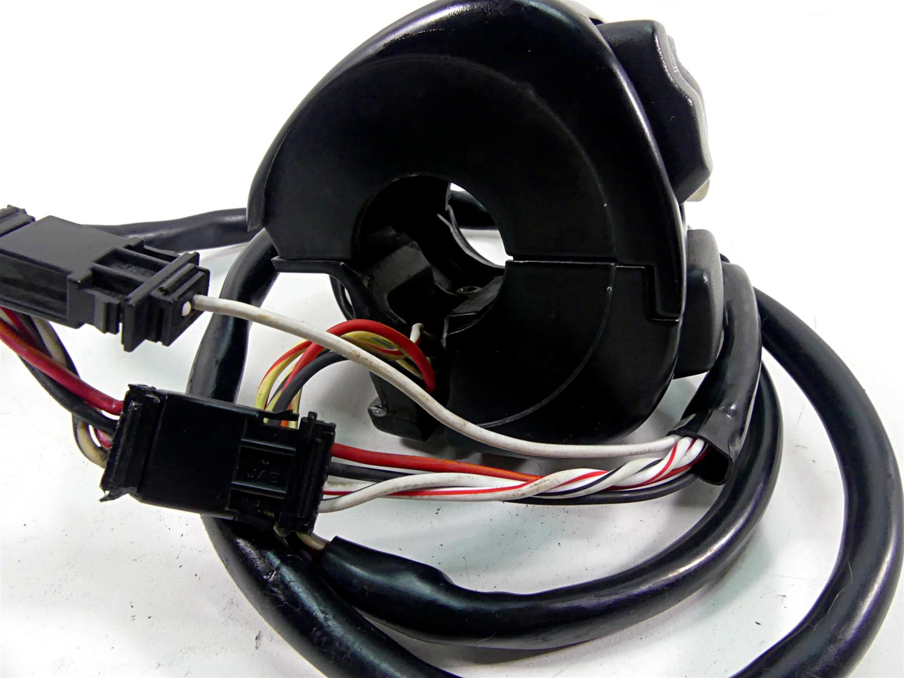 2016 Harley Softail FLS Slim Right Hand Start Stop Control Switch 71500297 {{ shop.shopifyCountryName }} - Mototech271