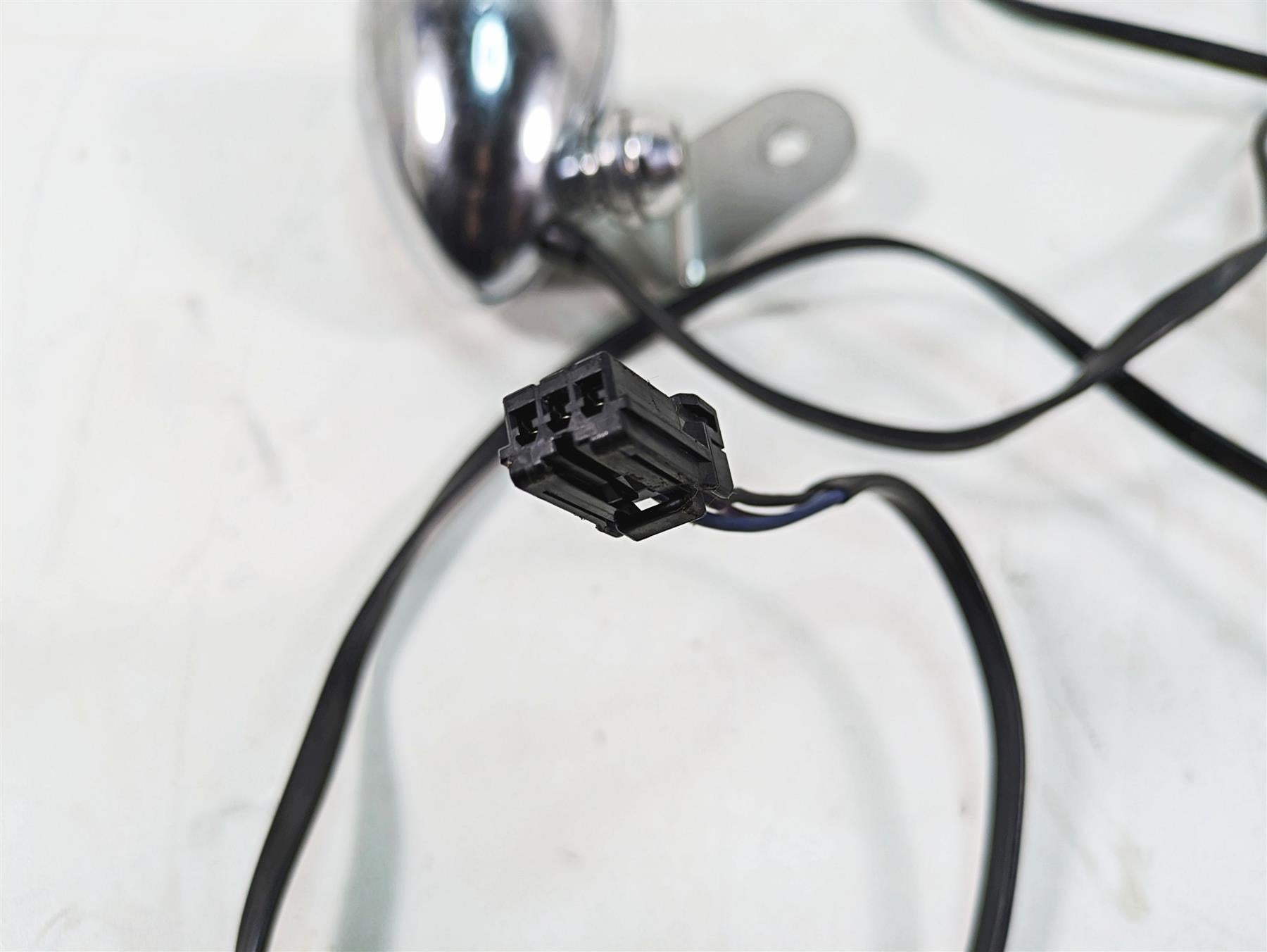2012 Harley FLD Dyna Switchback Front Led Turn Signal Smoke Blinker Set 68972-00 {{ shop.shopifyCountryName }} - Mototech271