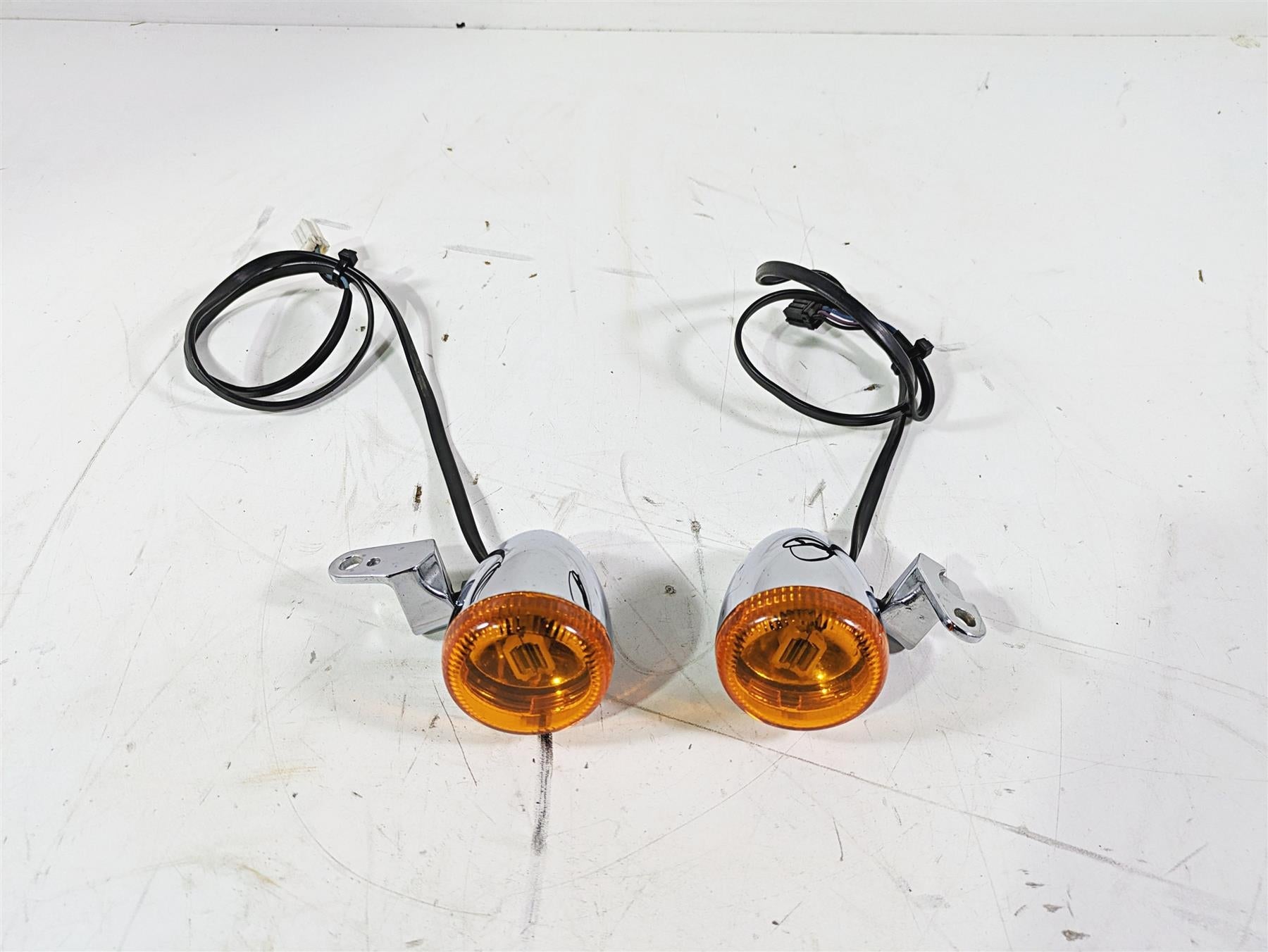 2012 Harley FLD Dyna Switchback Chrome Front Turn Signal Blinker Set 68972-00 {{ shop.shopifyCountryName }} - Mototech271