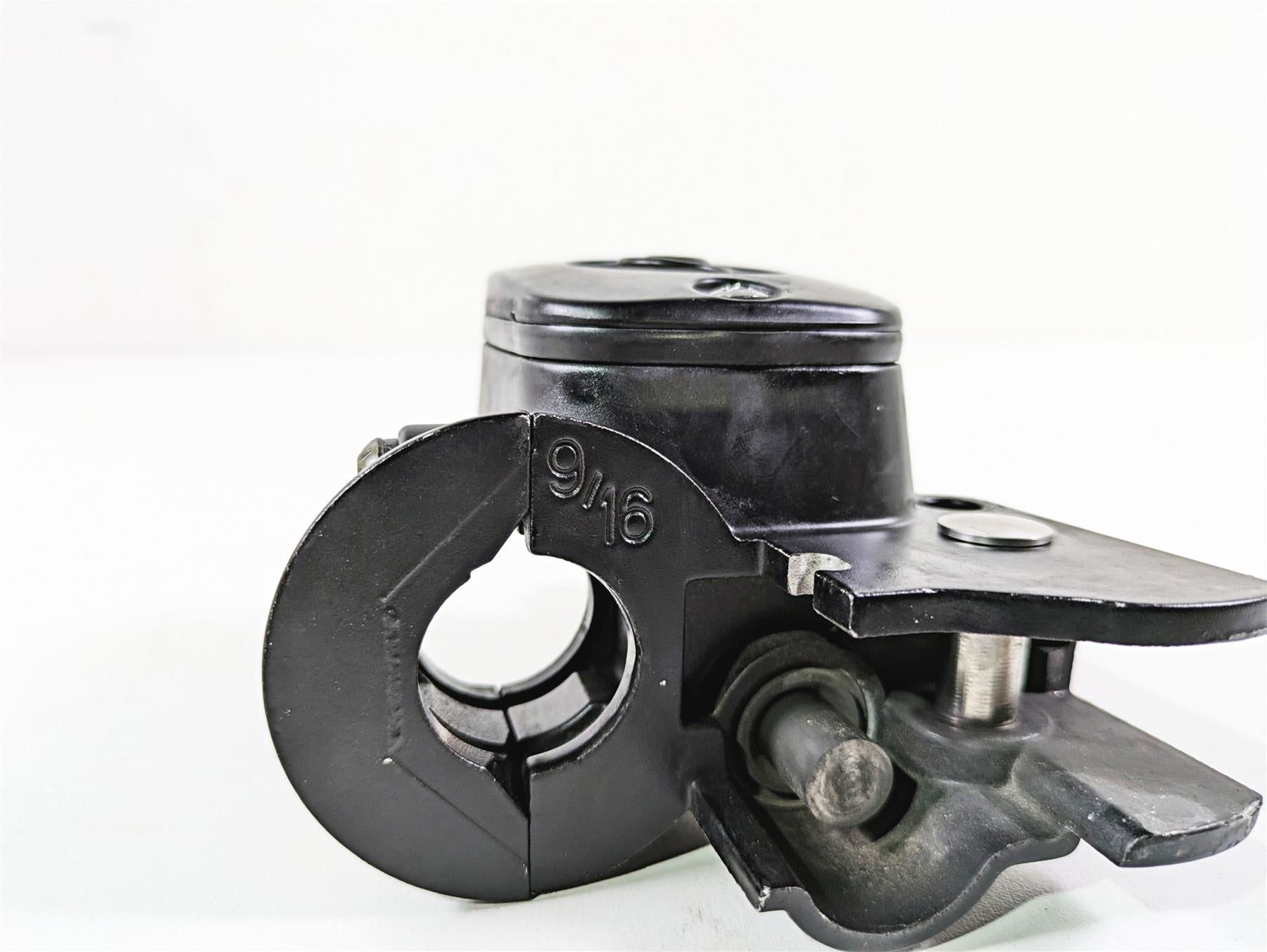 2009 Harley FLSTSB Cross Bones Front Master Cylinder 9/16 45019-08C {{ shop.shopifyCountryName }} - Mototech271