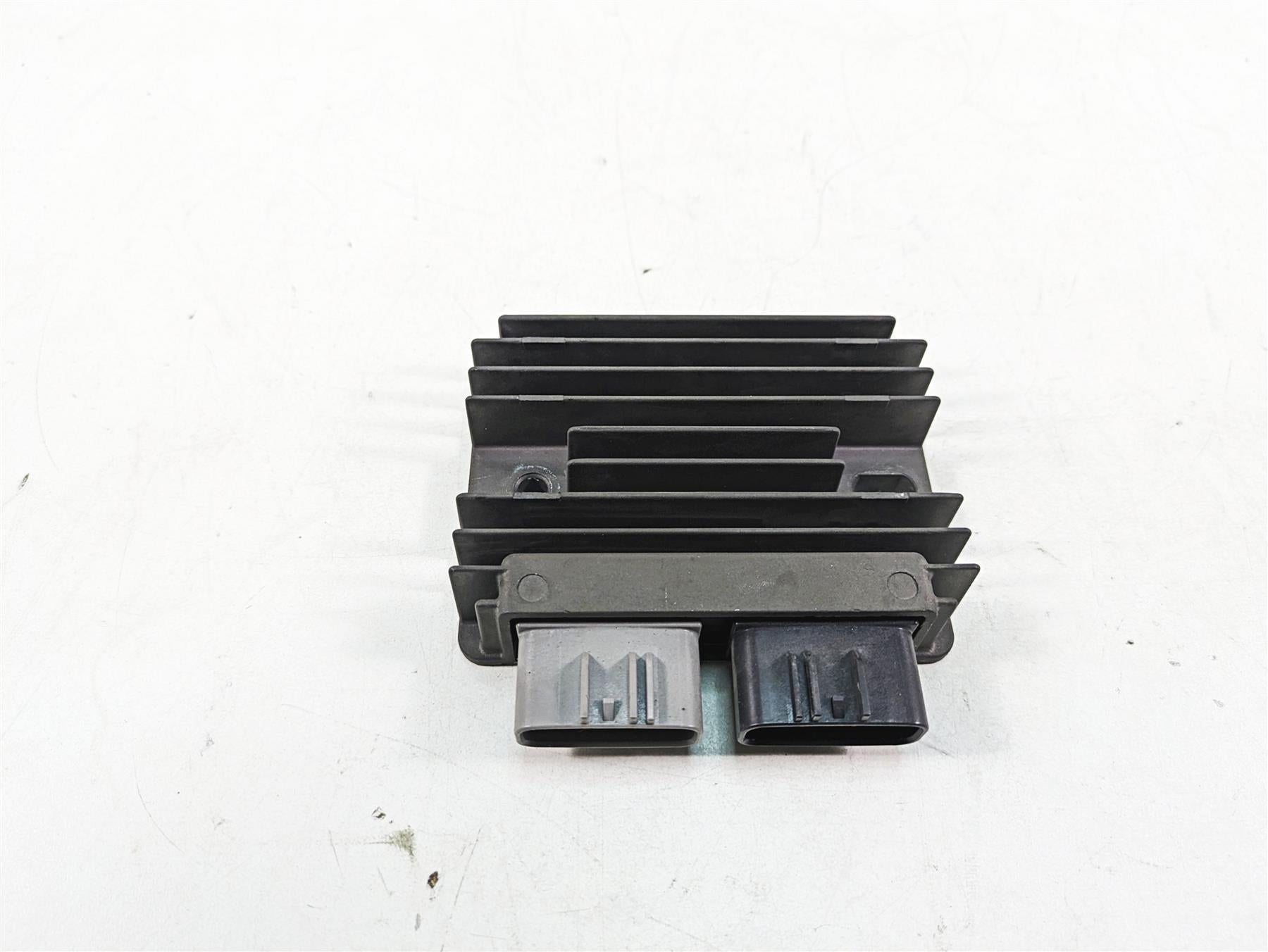 2021 Aprilia RS660 Rectifier Voltage Regulator SH870AA 1A012332 {{ shop.shopifyCountryName }} - Mototech271