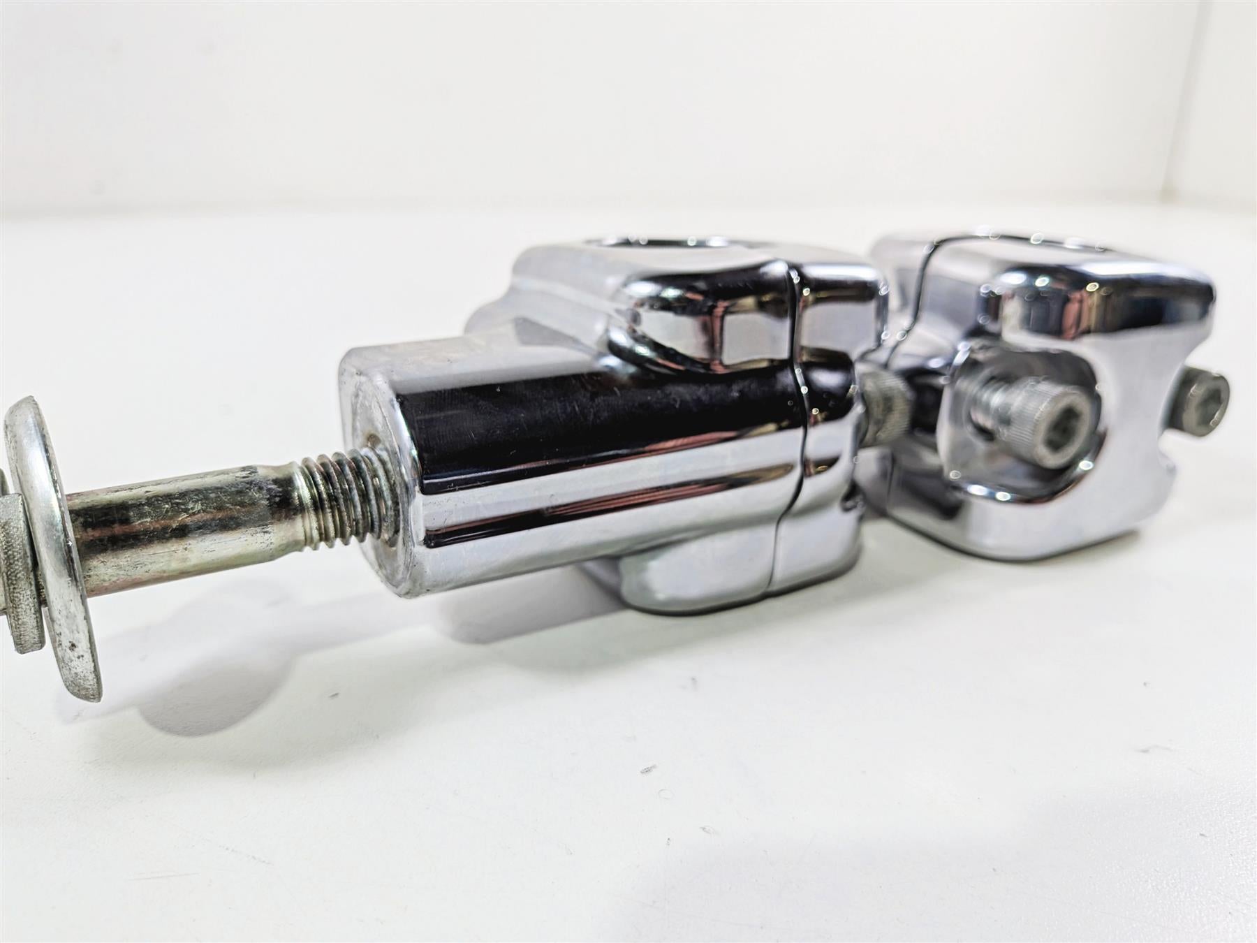 2012 Harley Softail FLSTF Fat Boy Handlebar Clamp Riser Holder 56887-07 {{ shop.shopifyCountryName }} - Mototech271