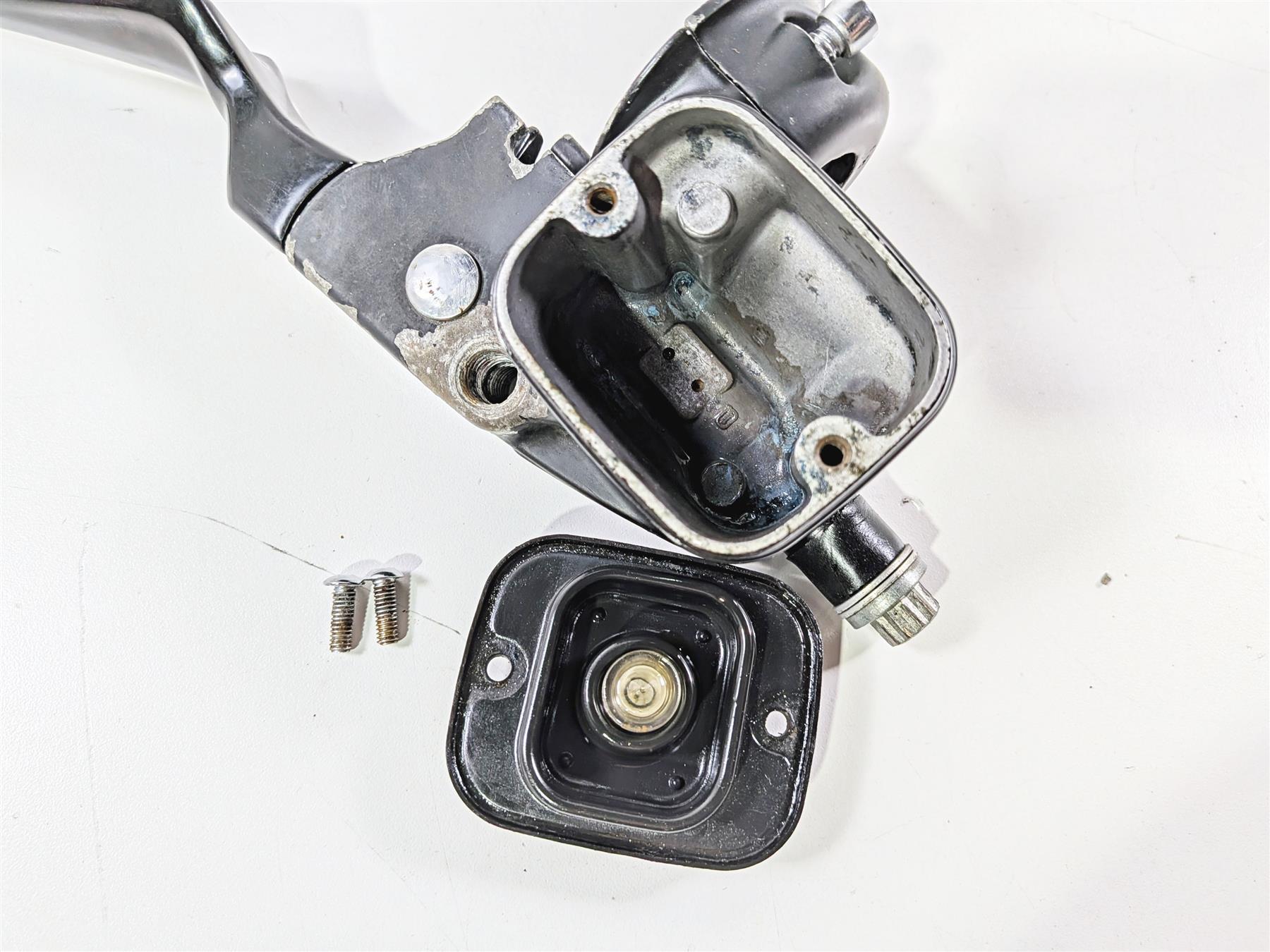 2003 Harley Sportster XL1200 Front Brake Master Cylinder 9/16 45019-96F {{ shop.shopifyCountryName }} - Mototech271