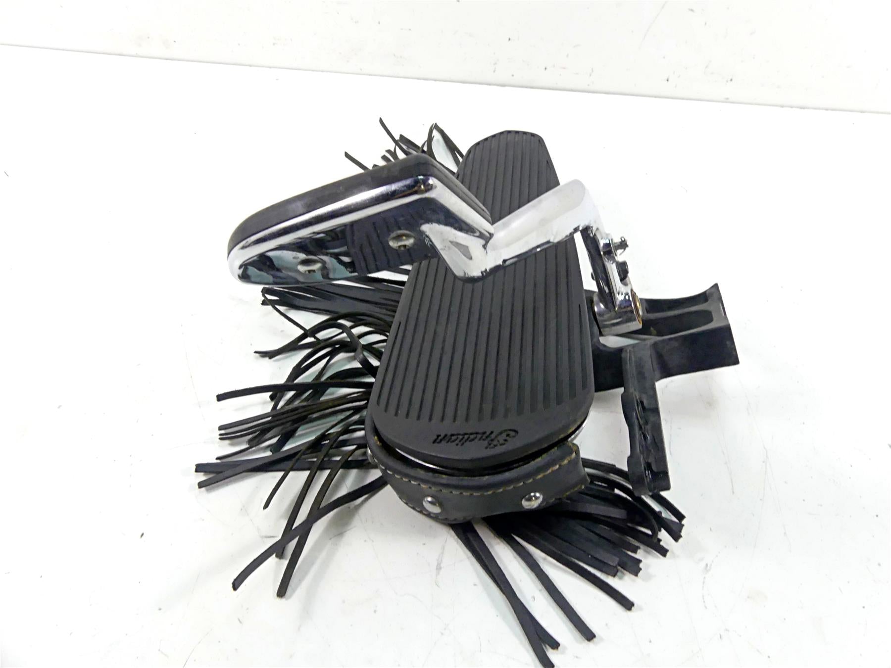 2019 Indian Chieftain Classic Right Floor Board + Brake Pedal 1019310 1023250 {{ shop.shopifyCountryName }} - Mototech271