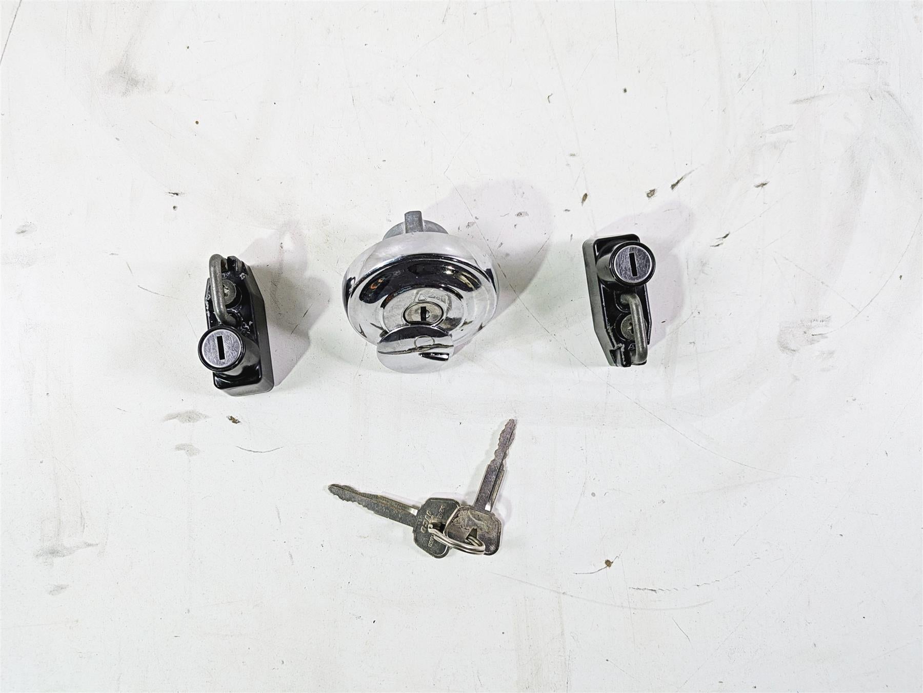 2004 Yamaha XVZ1300 Royal Star Gas Cap Helmet Locl & Key Set {{ shop.shopifyCountryName }} - Mototech271
