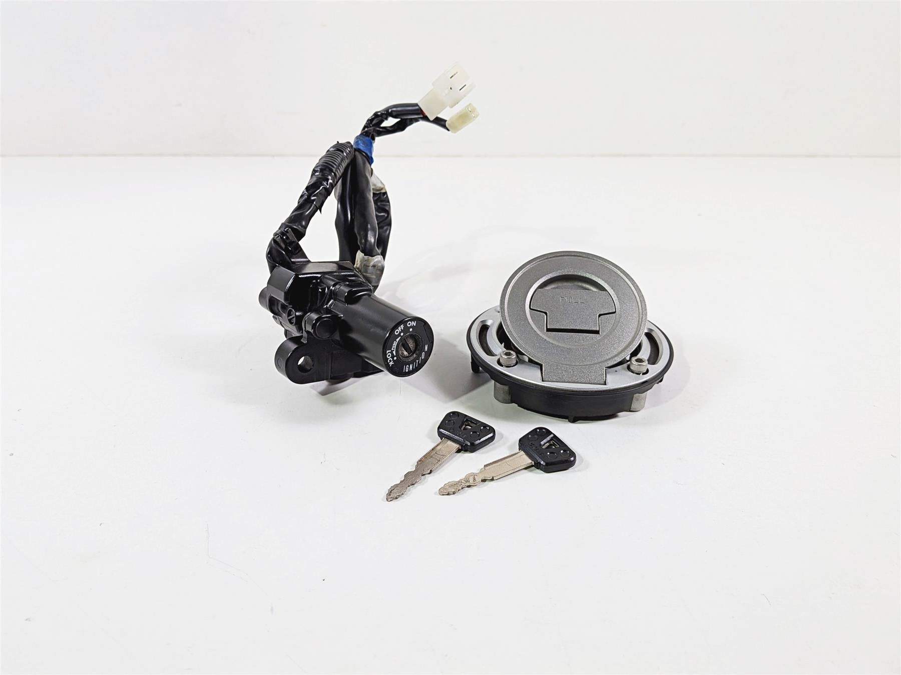 2024 Yamaha YZF R1 RN65 Ignition Switch Key Lock Set B3L-82501-11-00 {{ shop.shopifyCountryName }} - Mototech271