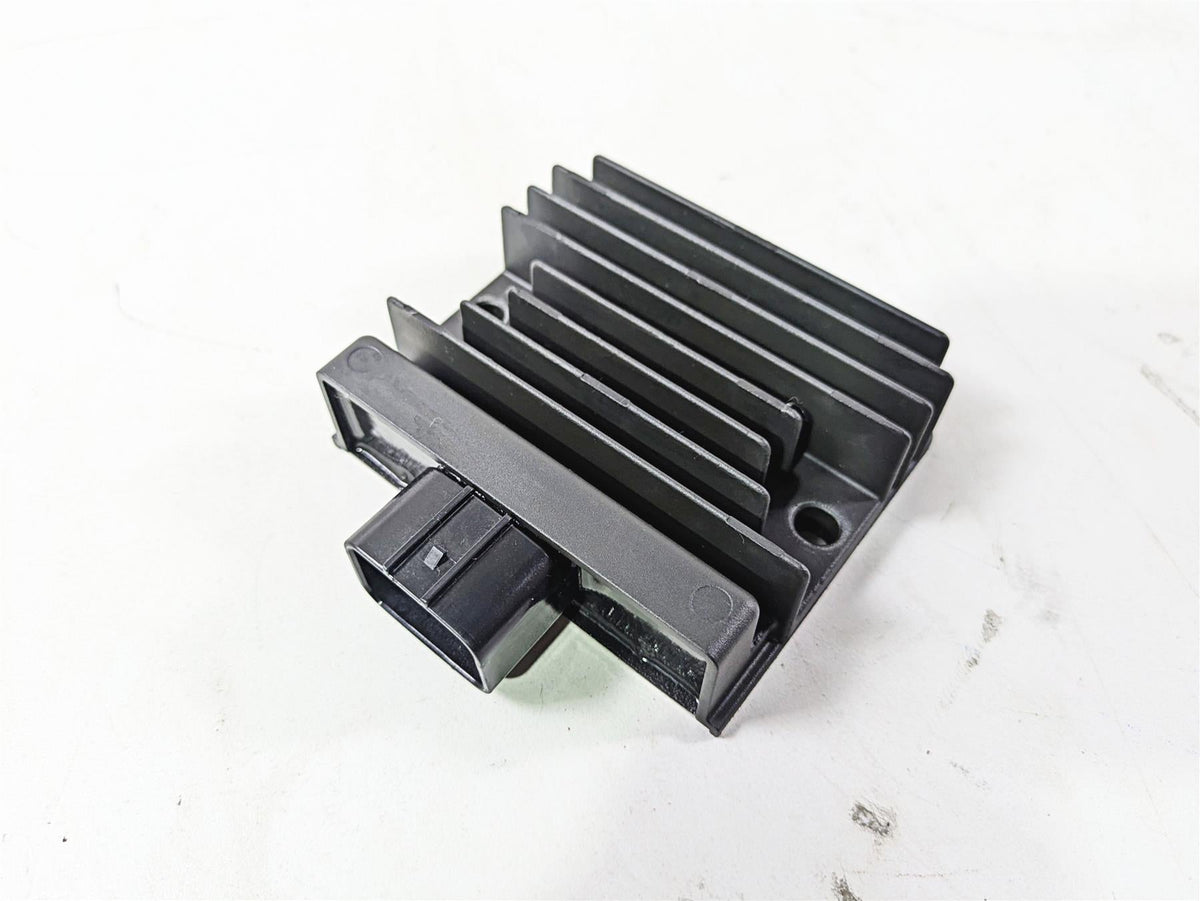 2022 Kawasaki ZR900RS Cafe Rectifier Voltage Regulator SH868BA 21066-0760 {{ shop.shopifyCountryName }} - Mototech271