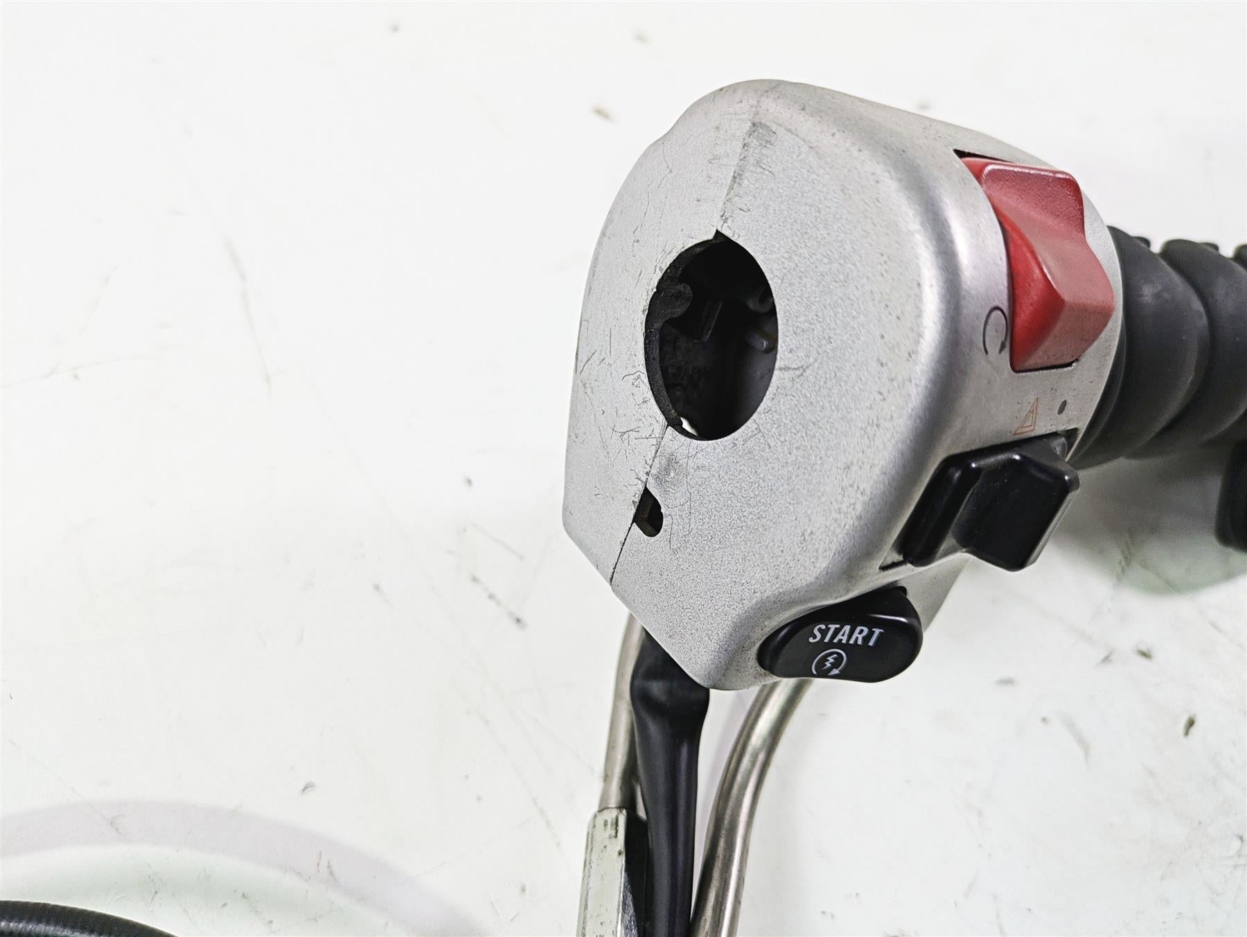 2004 Victory Kingpin Right Hand Control Switch + Throttle Cable & Grip 4010699 {{ shop.shopifyCountryName }} - Mototech271