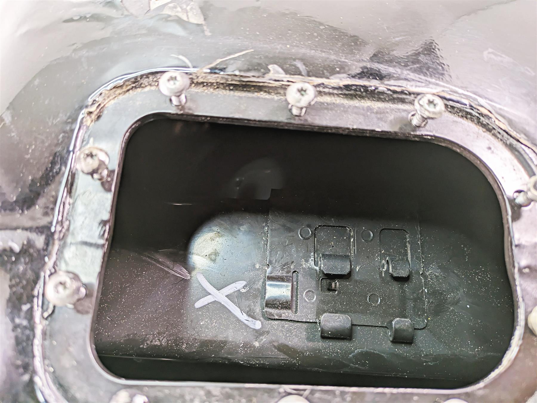 2009 Harley Softail FLSTSB Cross Bones Fuel Gas Petrol Tank -Read 61000800 {{ shop.shopifyCountryName }} - Mototech271