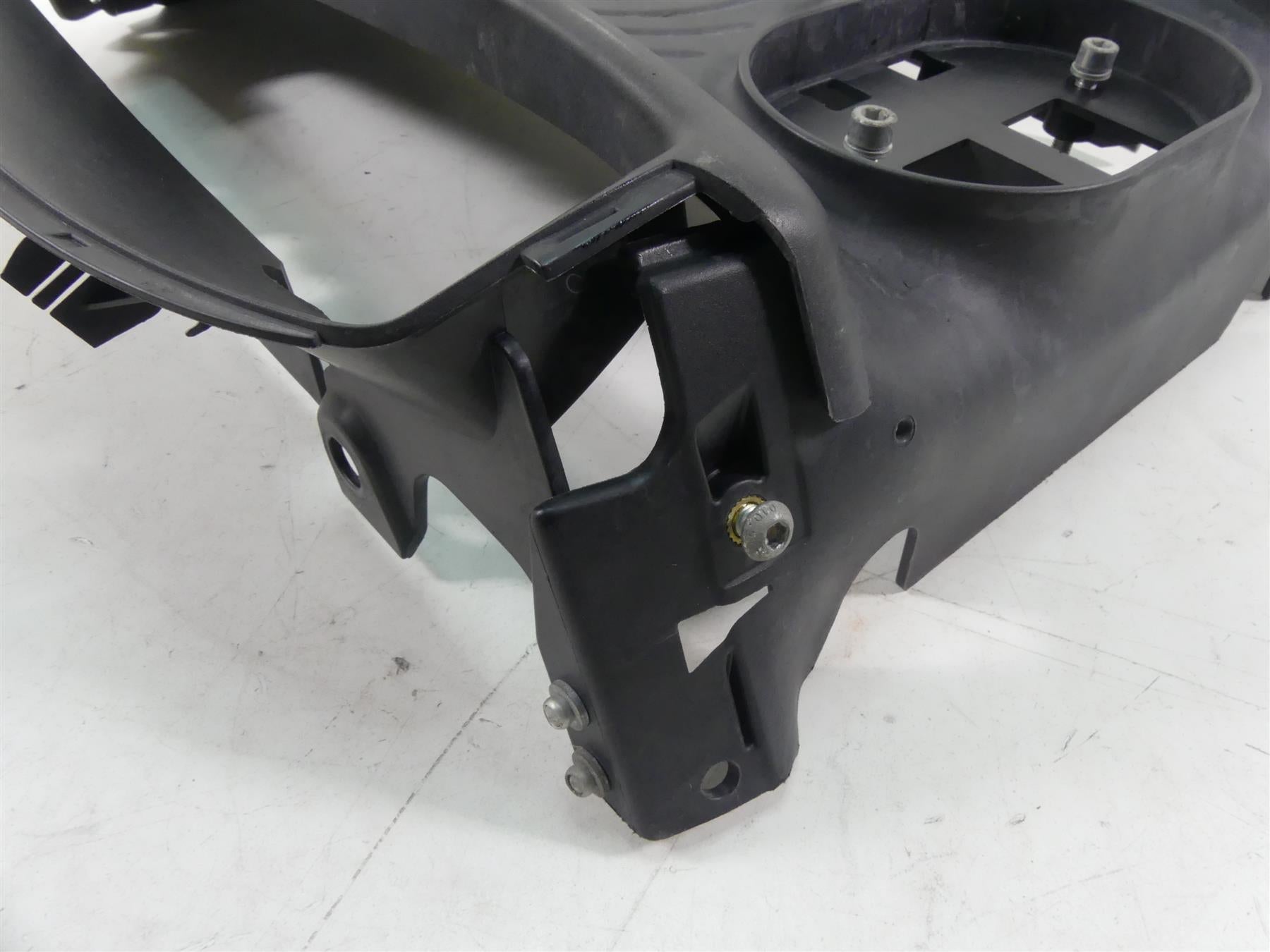 2013 Harley VRSCF Muscle V-Rod Center Radiator Cooler Cover Fairing 26813-08A {{ shop.shopifyCountryName }} - Mototech271