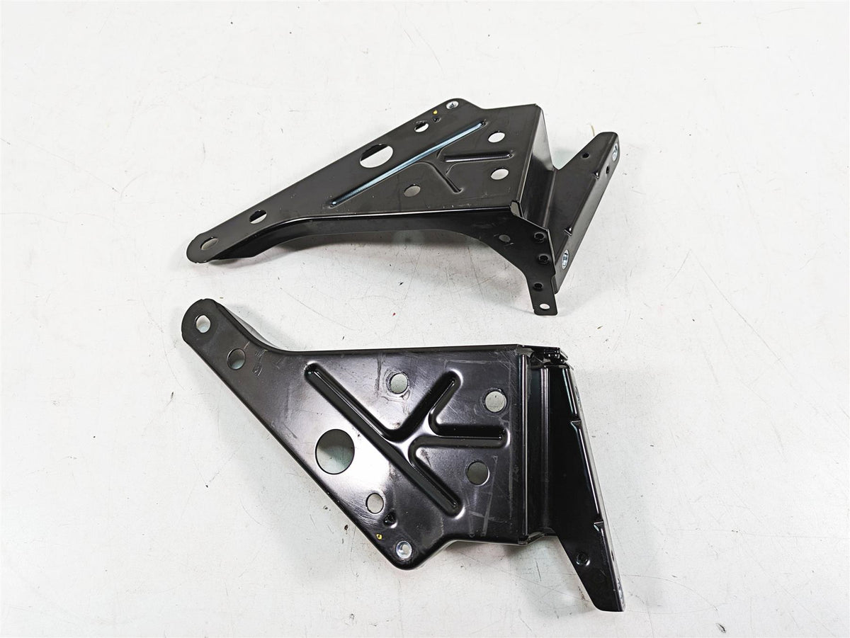2020 Harley Touring FLHX Street Glide Front Fairing Mounting Brackets 57000170 {{ shop.shopifyCountryName }} - Mototech271