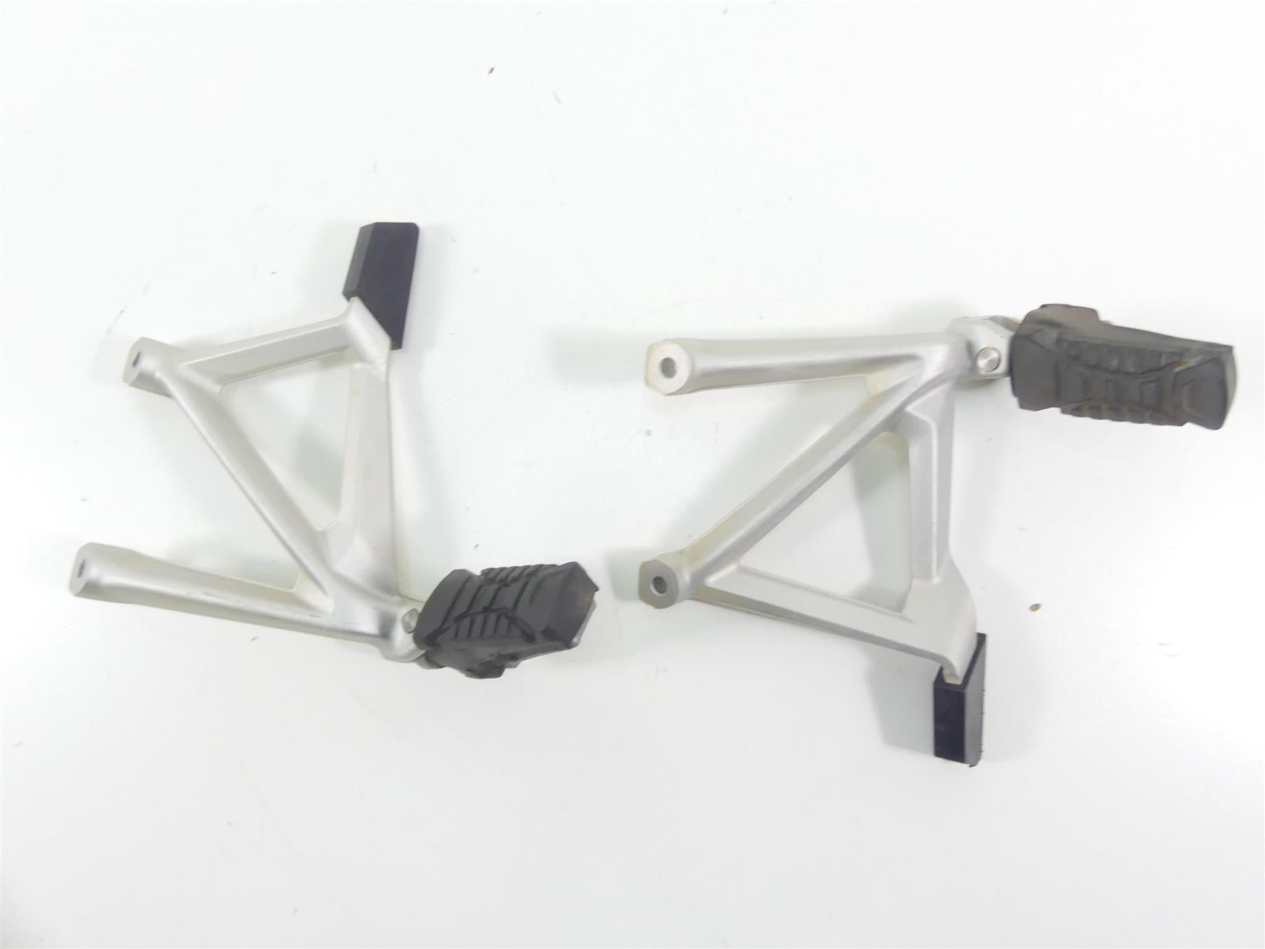 2013 BMW R1200GS GSW K50 Rear Passenger Footpeg Vario Case Set 46718532617 46718532616 {{ shop.shopifyCountryName }} - Mototech271