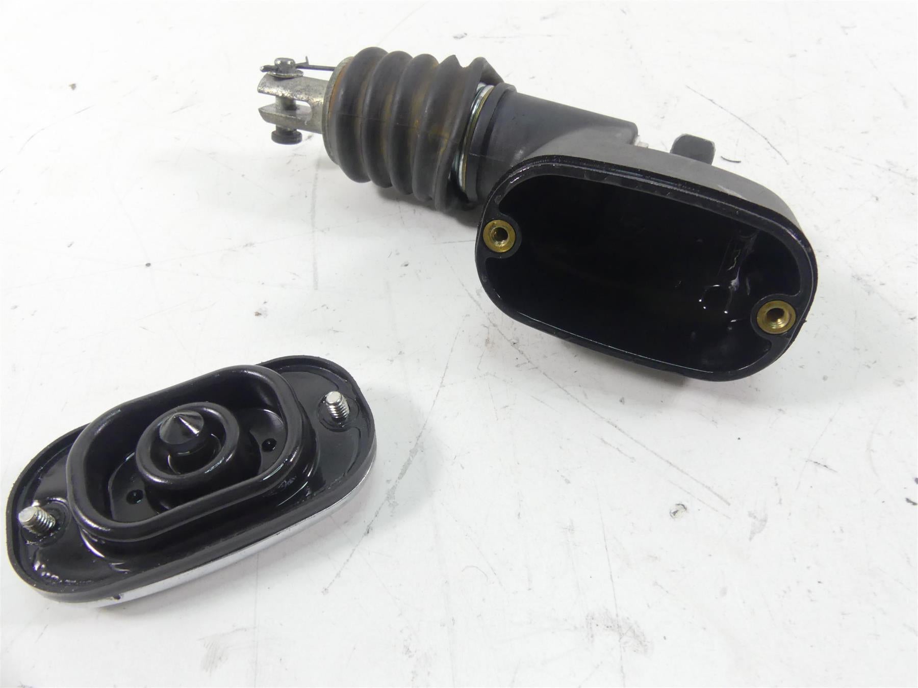 2005 Harley Touring CVO FLHTCSE Electra Glide Rear Brake Master Cylinde 41782-05 {{ shop.shopifyCountryName }} - Mototech271