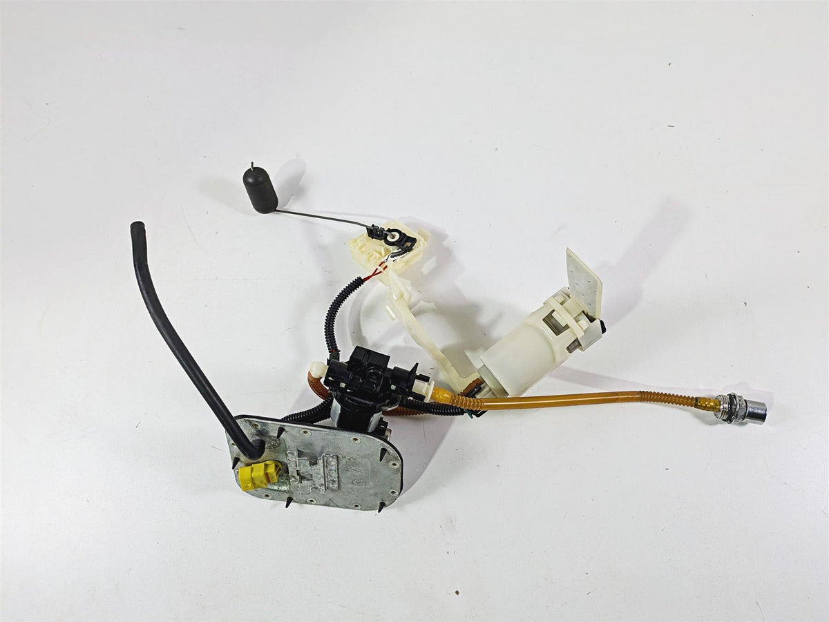 2014 Harley FLS Softail Slim Fuel Gas Petrol Pump - Tested 75252-11A 75284-08A {{ shop.shopifyCountryName }} - Mototech271