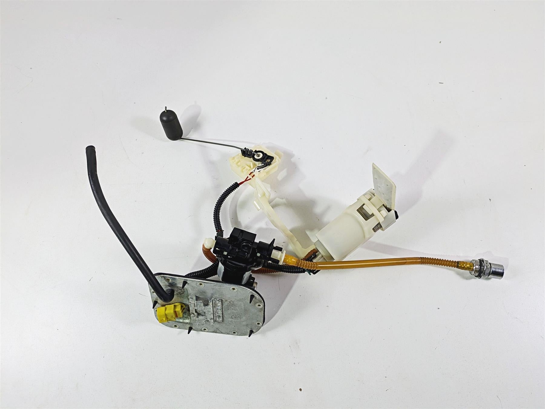 2014 Harley FLS Softail Slim Fuel Gas Petrol Pump - Tested 75252-11A 75284-08A {{ shop.shopifyCountryName }} - Mototech271