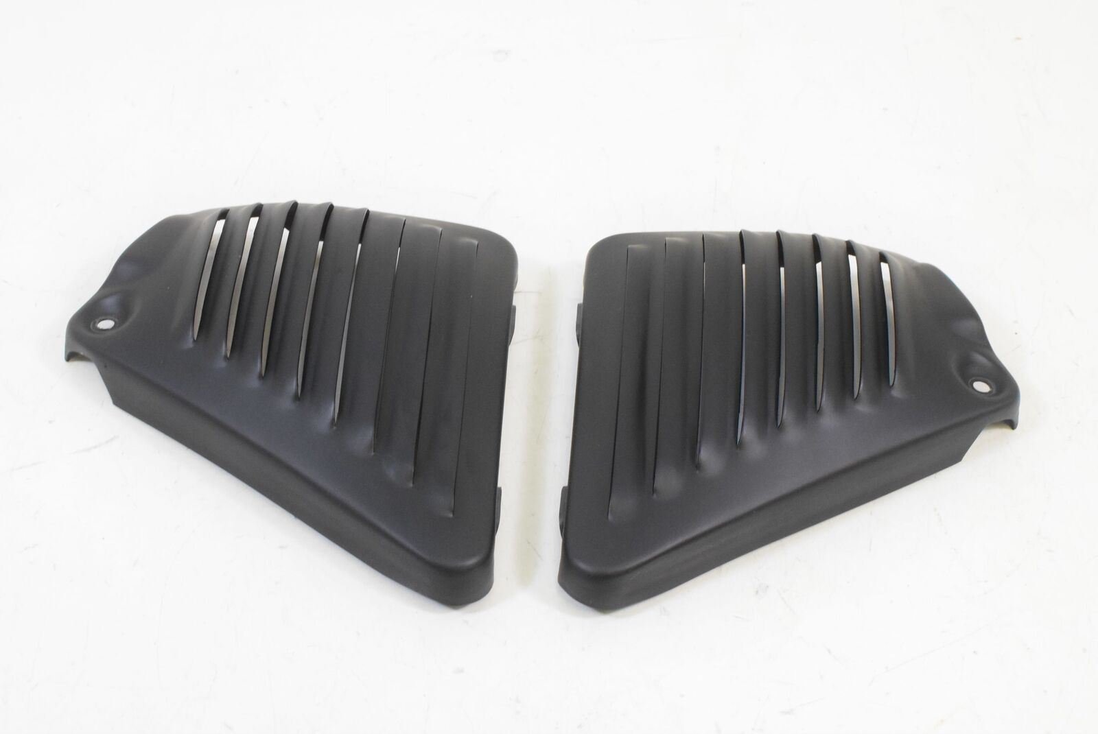 2006 Harley VRSCD Night V-Rod Neck Cover Fairing Set 66155-03BEO 66156-03BEO {{ shop.shopifyCountryName }} - Mototech271