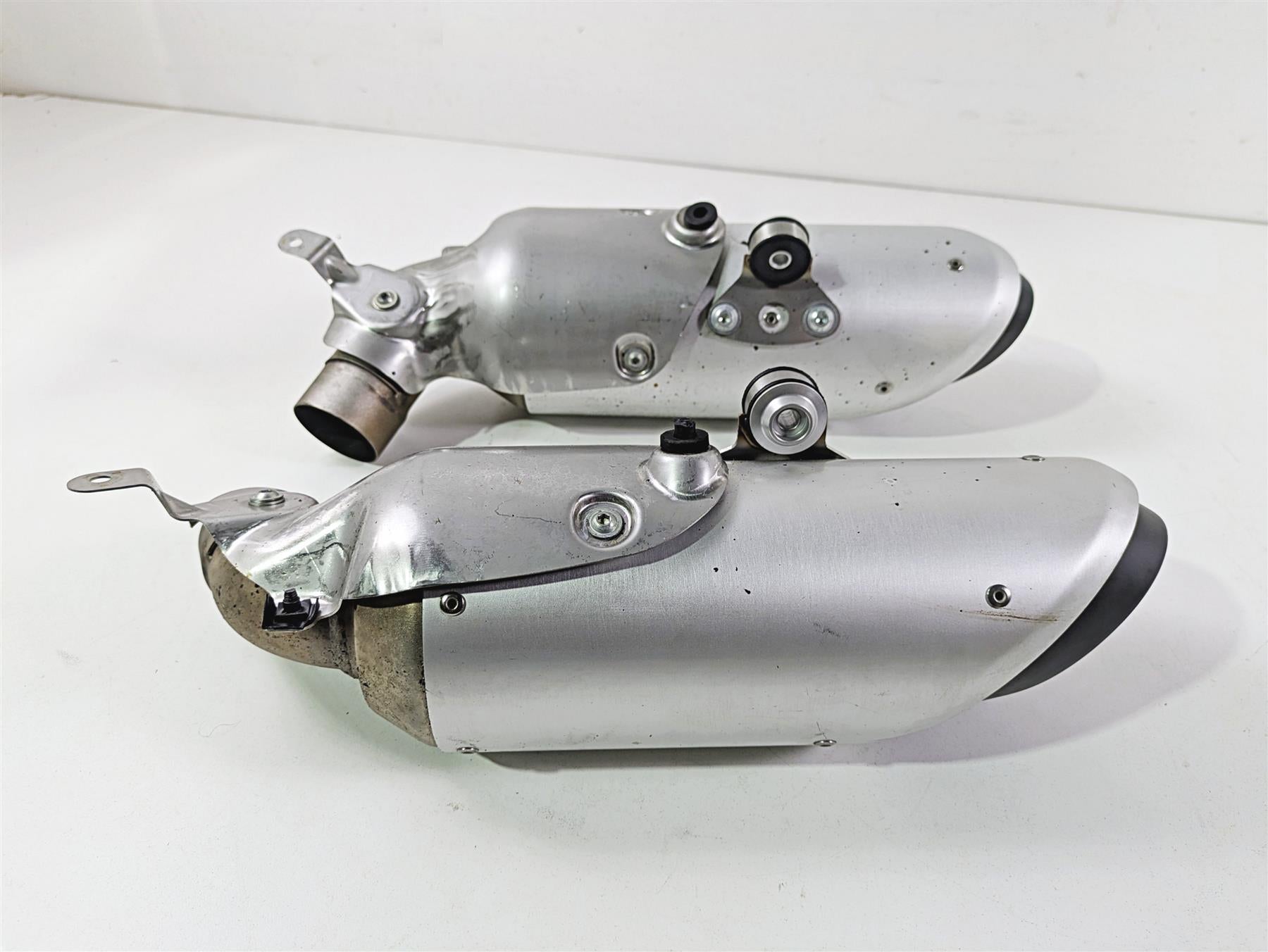2022 Ducati Hypermotard 950 Exhaust Muffler Silencer Set 57314583A 57414583A {{ shop.shopifyCountryName }} - Mototech271