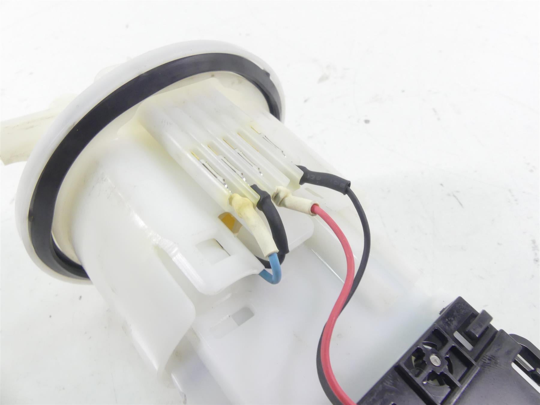2022 Yamaha MT09 FZ09 Fuel Gas Petrol Pump 1RC-13907-01-00 {{ shop.shopifyCountryName }} - Mototech271