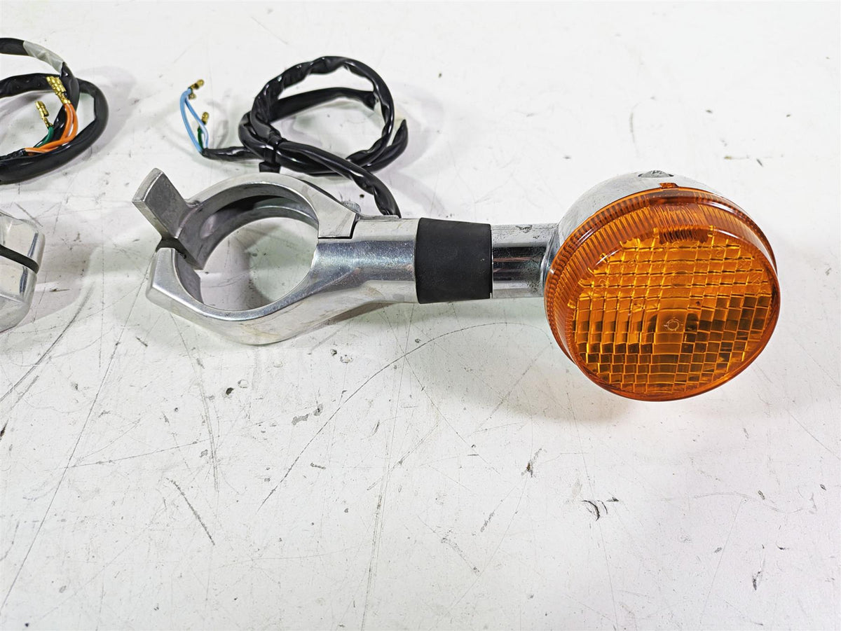 2002 Honda VTX1800 Retro Front Blinker & Clamp Set 33400-MBH-673 33450-MBH-673 {{ shop.shopifyCountryName }} - Mototech271