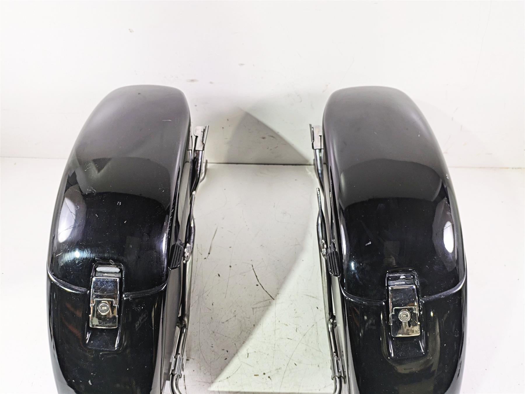 2002 Honda GL1500 CD Valkyrie Deluxe Interstate Saddlebag & Holder Set 21.152 {{ shop.shopifyCountryName }} - Mototech271