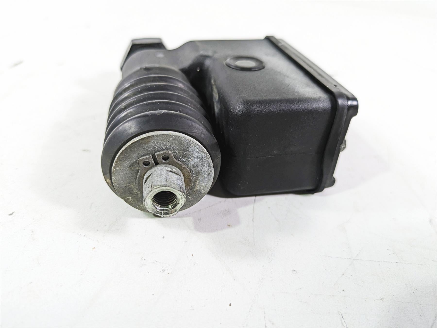 2003 Harley Dyna FXDL Low Rider 100TH Rear Brake Master Cylinder 42474-90C {{ shop.shopifyCountryName }} - Mototech271