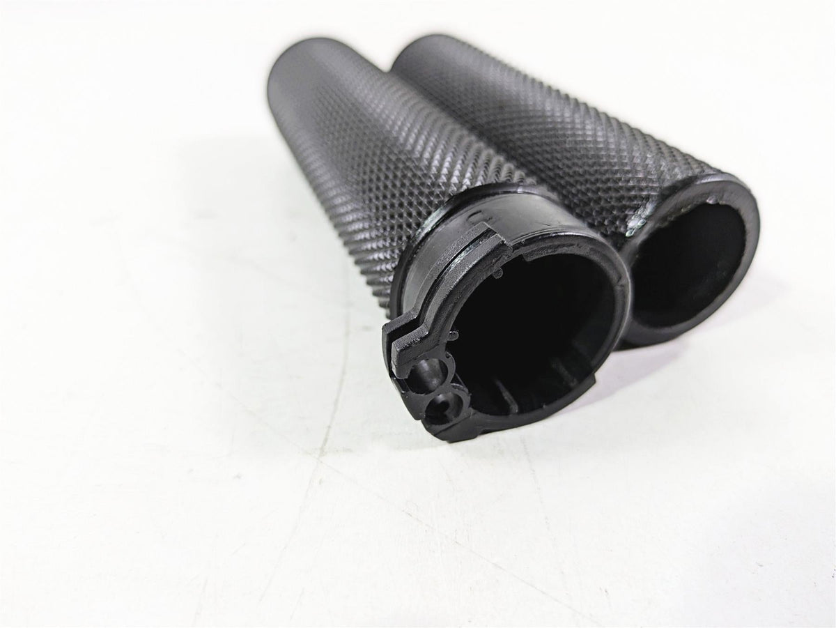 2010 Harley VRSCF Muscle Rod Arlen Ness Hand Grip Set {{ shop.shopifyCountryName }} - Mototech271