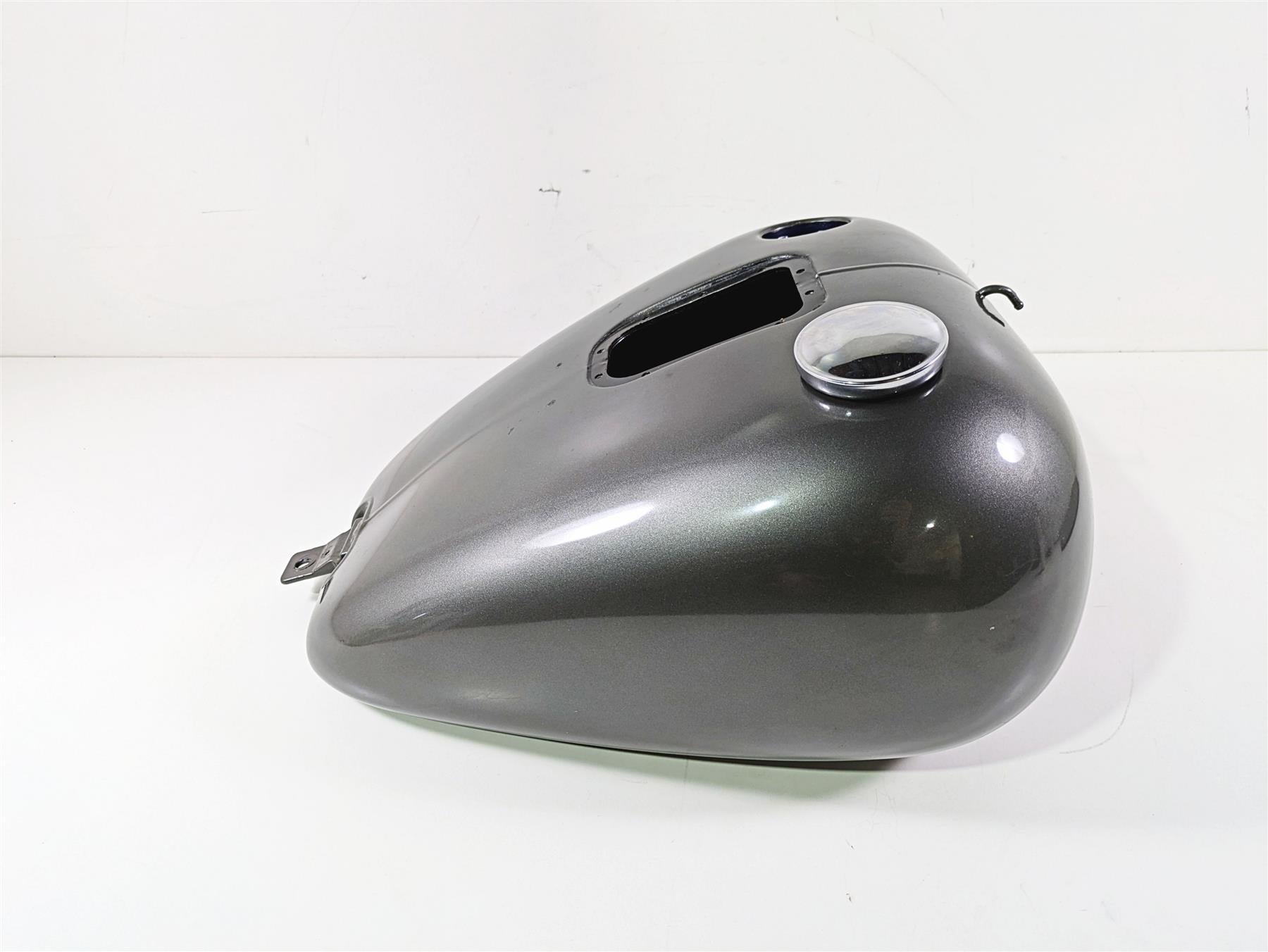 2009 Harley FLSTSB Cross Bones Fuel Gas Petrol Tank - Read 61000800 {{ shop.shopifyCountryName }} - Mototech271
