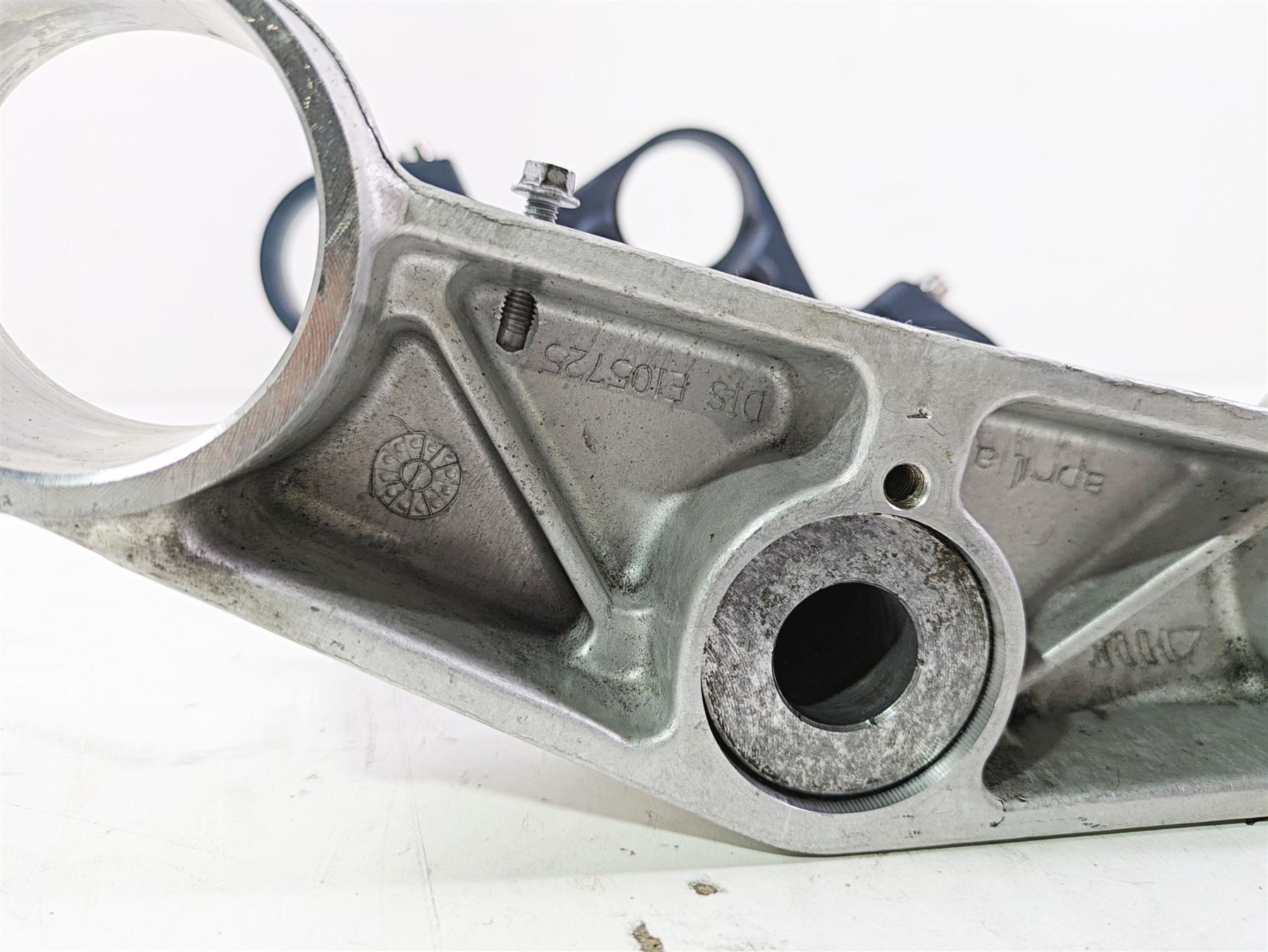 2008 Aprilia RSVR 1000 Factory Upper Lower Triple Tree Set - Read AP8163061 {{ shop.shopifyCountryName }} - Mototech271