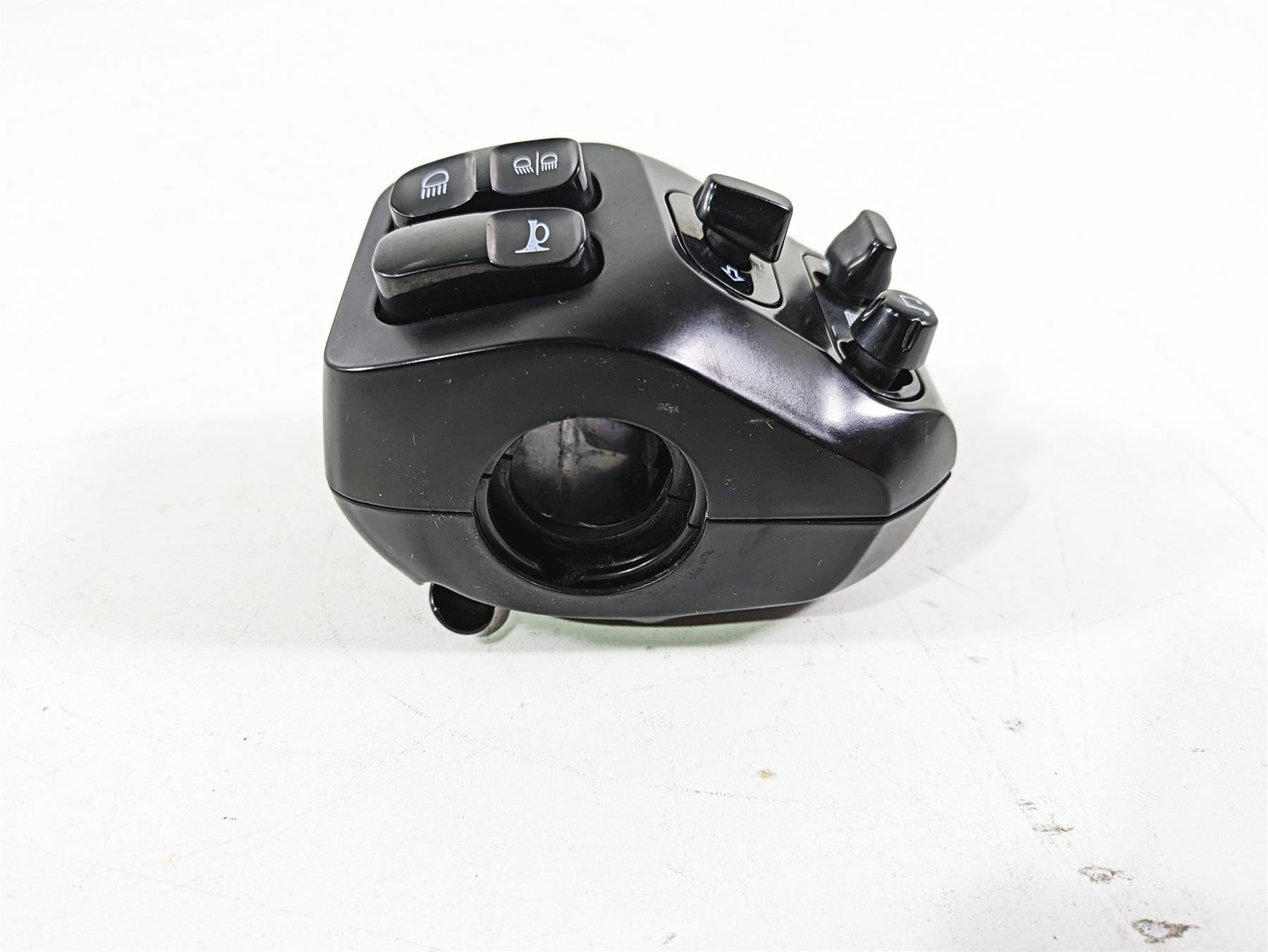 2018 Indian Chieftain Dark Horse Left Hand Control Switch 4016912 4018465 {{ shop.shopifyCountryName }} - Mototech271