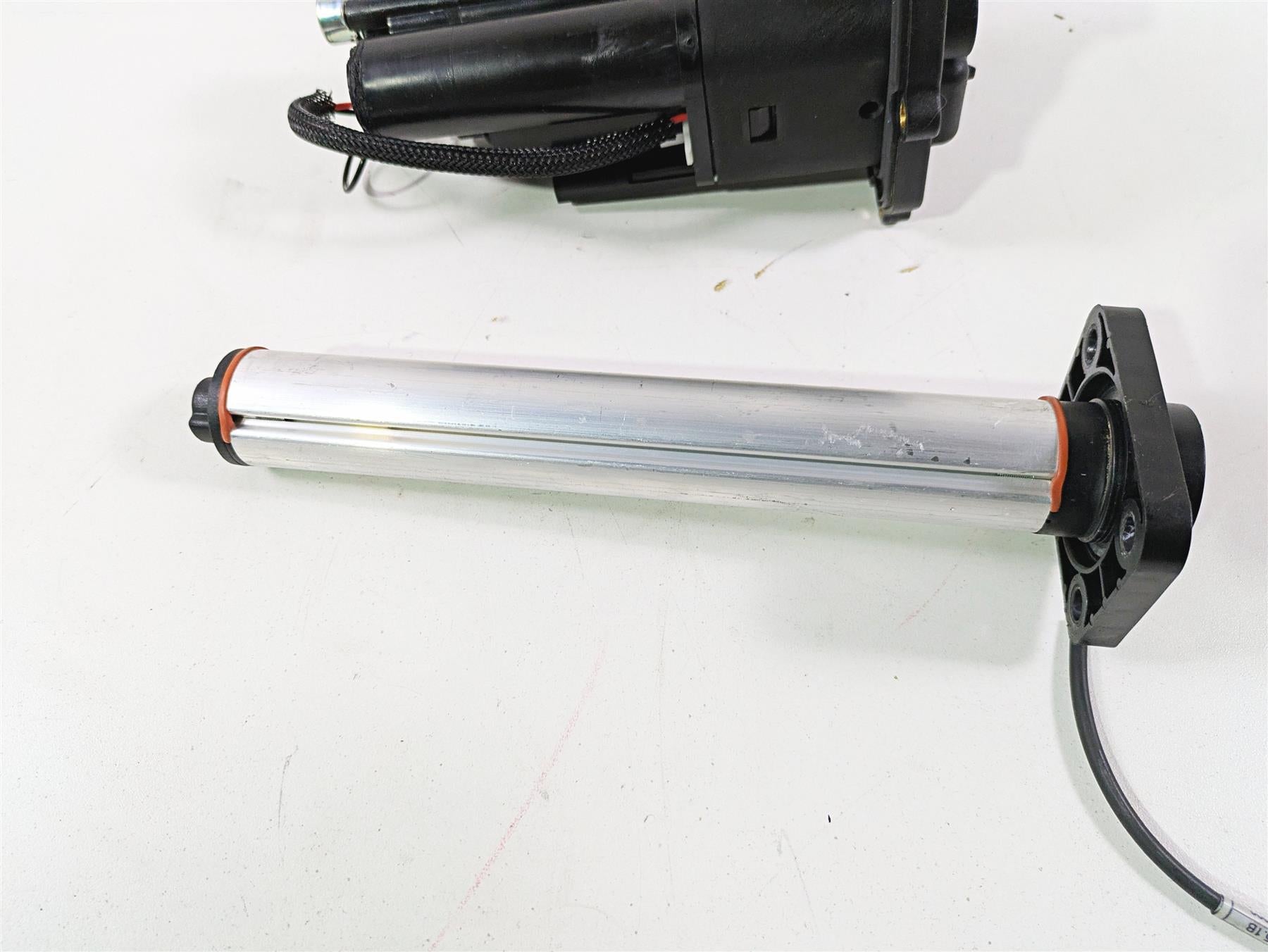 2019 Ducati Supersport 939 S Fuel Gas Pump & Level Sender 16024341A 59210251B {{ shop.shopifyCountryName }} - Mototech271