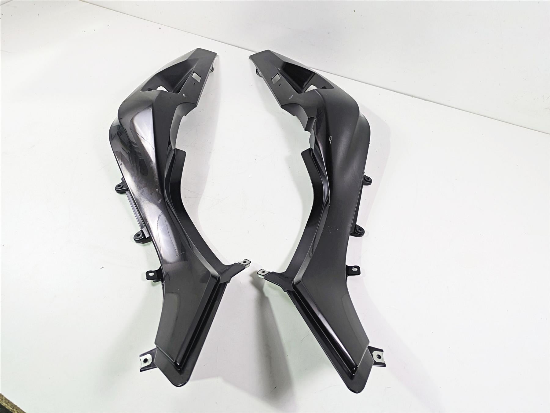 2016 BMW R1200RT K52 Tail Side Cover Fairing Set 46638533567 46638533568 {{ shop.shopifyCountryName }} - Mototech271