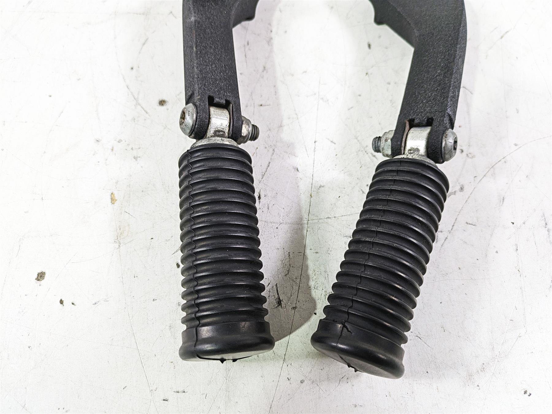 2013 Harley FXDWG Dyna Wide Glide Rear Passenger Footpeg Set 49230-06 49224-06A {{ shop.shopifyCountryName }} - Mototech271