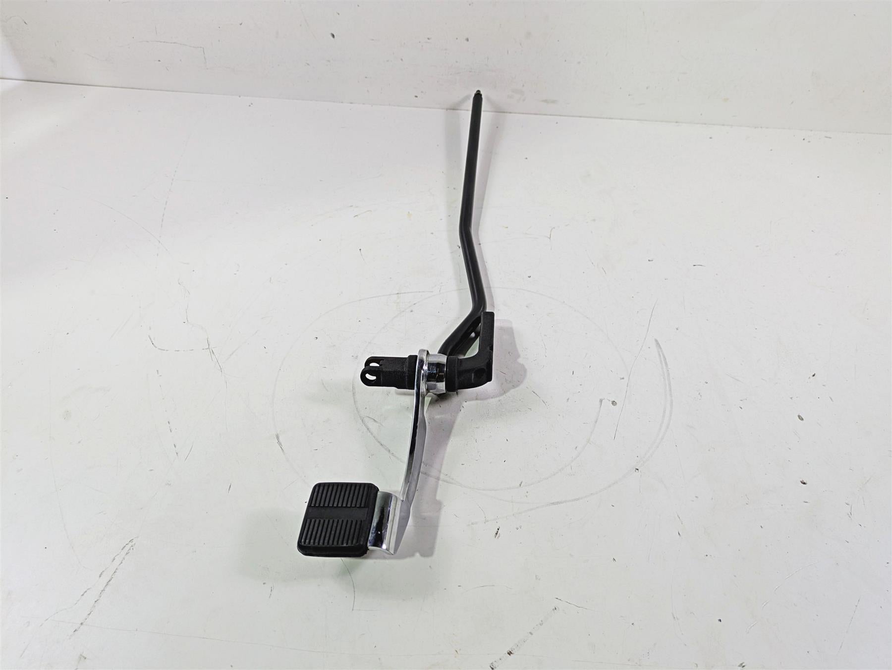 2016 Harley FXDWG Dyna Wide Glide Right Fw Cntrl Footpeg & Brake Pedal 42481-03A {{ shop.shopifyCountryName }} - Mototech271