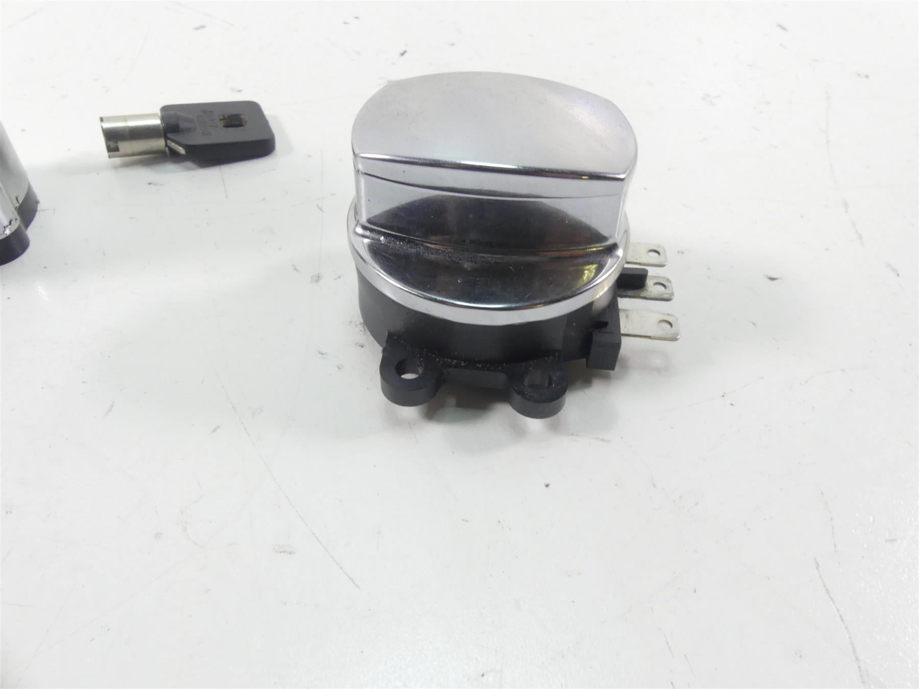 2010 Harley FXDWG Dyna Wide Glide Ignition Switch Key Steering Lock Set 71475-06 {{ shop.shopifyCountryName }} - Mototech271
