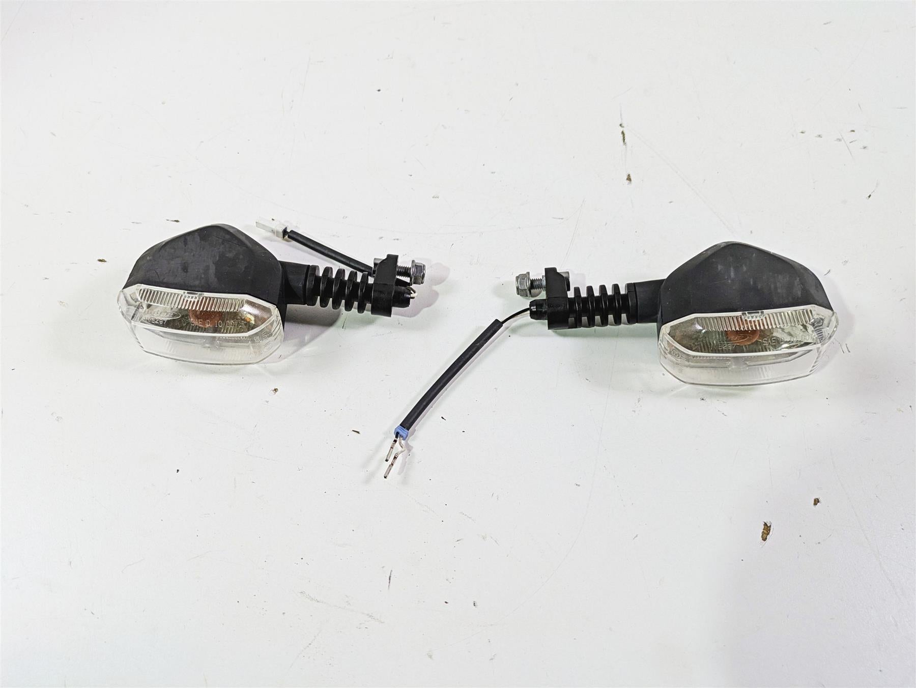 2013 Triumph Tiger 1215 Explorer Front Blinker Turn Signal Set - Read T2704205 {{ shop.shopifyCountryName }} - Mototech271