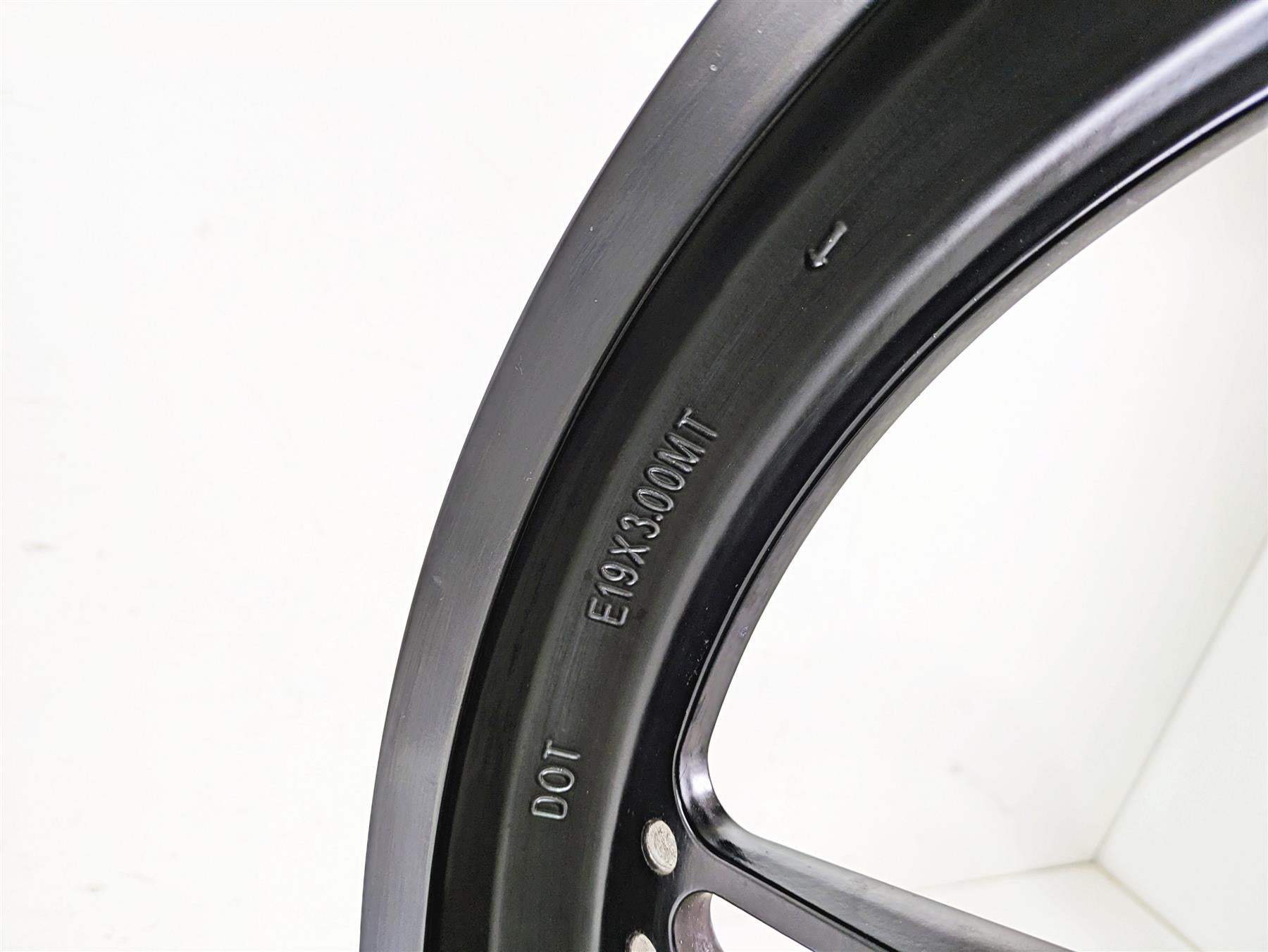 2019 Harley Softail FXDR 114 Straight Front Wheel Rim 19x3 READ 43300486 {{ shop.shopifyCountryName }} - Mototech271
