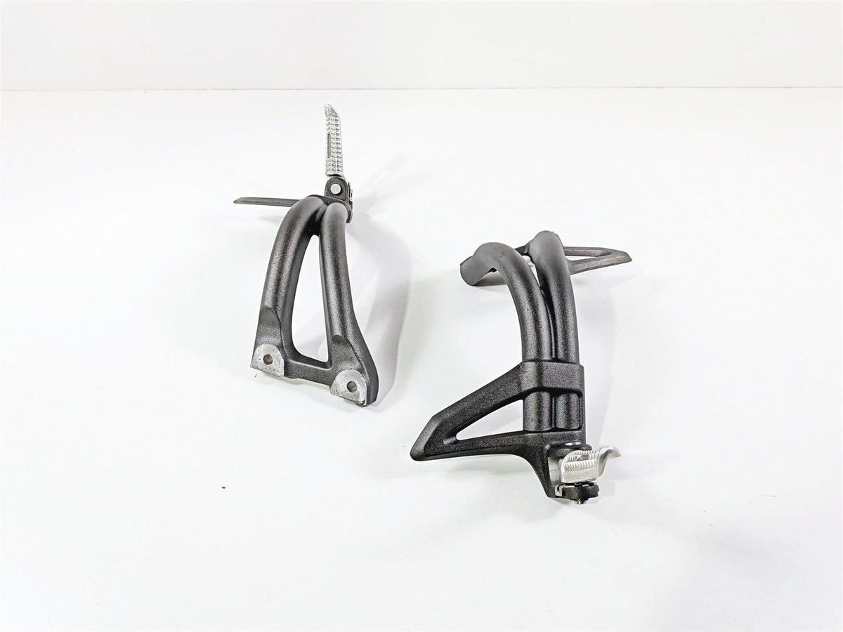2019 Triumph Speed Triple RS 1050 Rear Passenger Footpeg Set T2081783 T2081784 {{ shop.shopifyCountryName }} - Mototech271