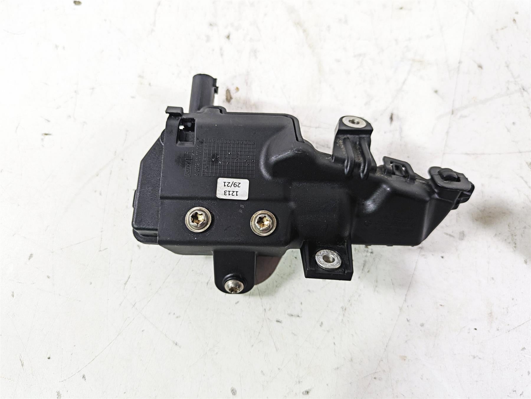 2022 BMW R1250 RT K052 Saddlebag Saddle Bag Lock Set 46547724037 {{ shop.shopifyCountryName }} - Mototech271