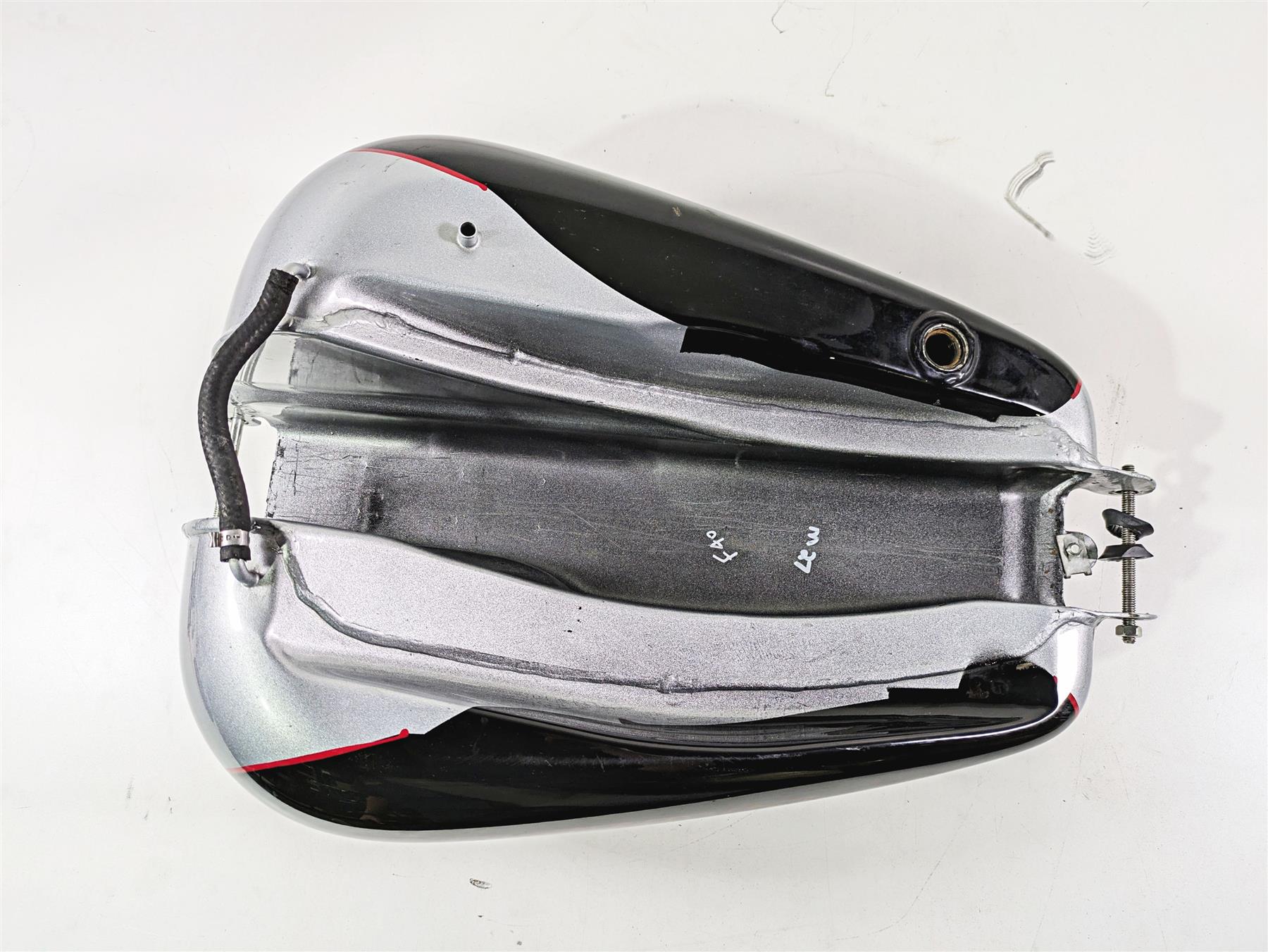 2014 Harley FXDL Dyna Low Rider Fuel Gas Petrol Tank - No Dent - Read 61000707 {{ shop.shopifyCountryName }} - Mototech271