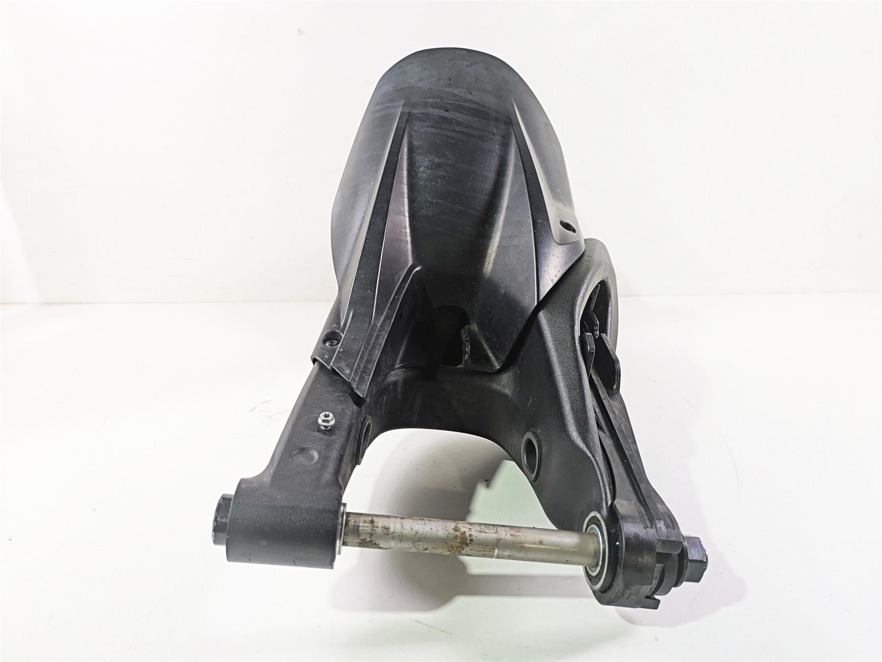 2018 KTM 1290 Super Duke R Swingarm Swing Arm & Axle 6130403004433 {{ shop.shopifyCountryName }} - Mototech271