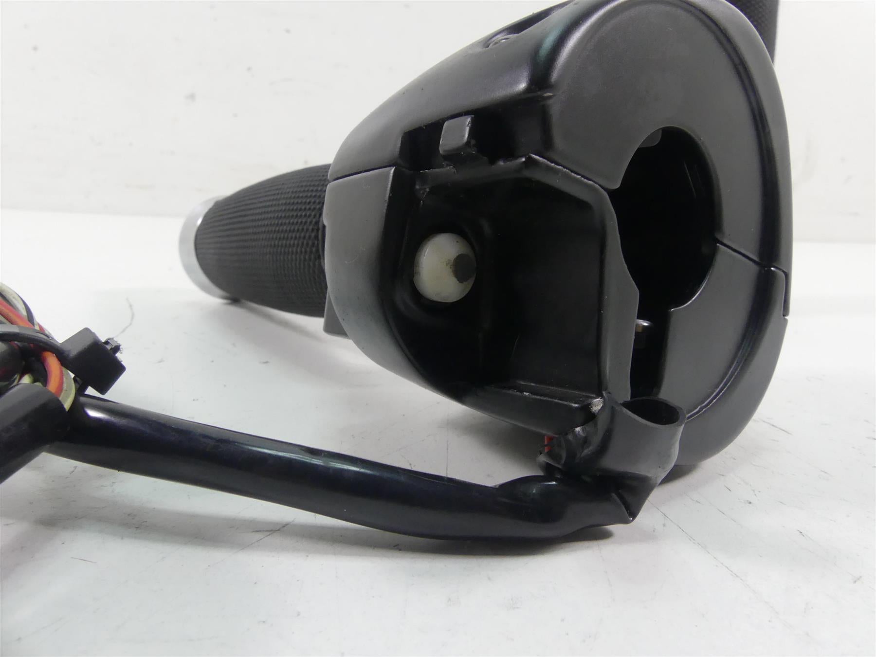 2021 Harley Softail FLSB Sport Glide Right Hand Control Switch - Read 71500462 {{ shop.shopifyCountryName }} - Mototech271